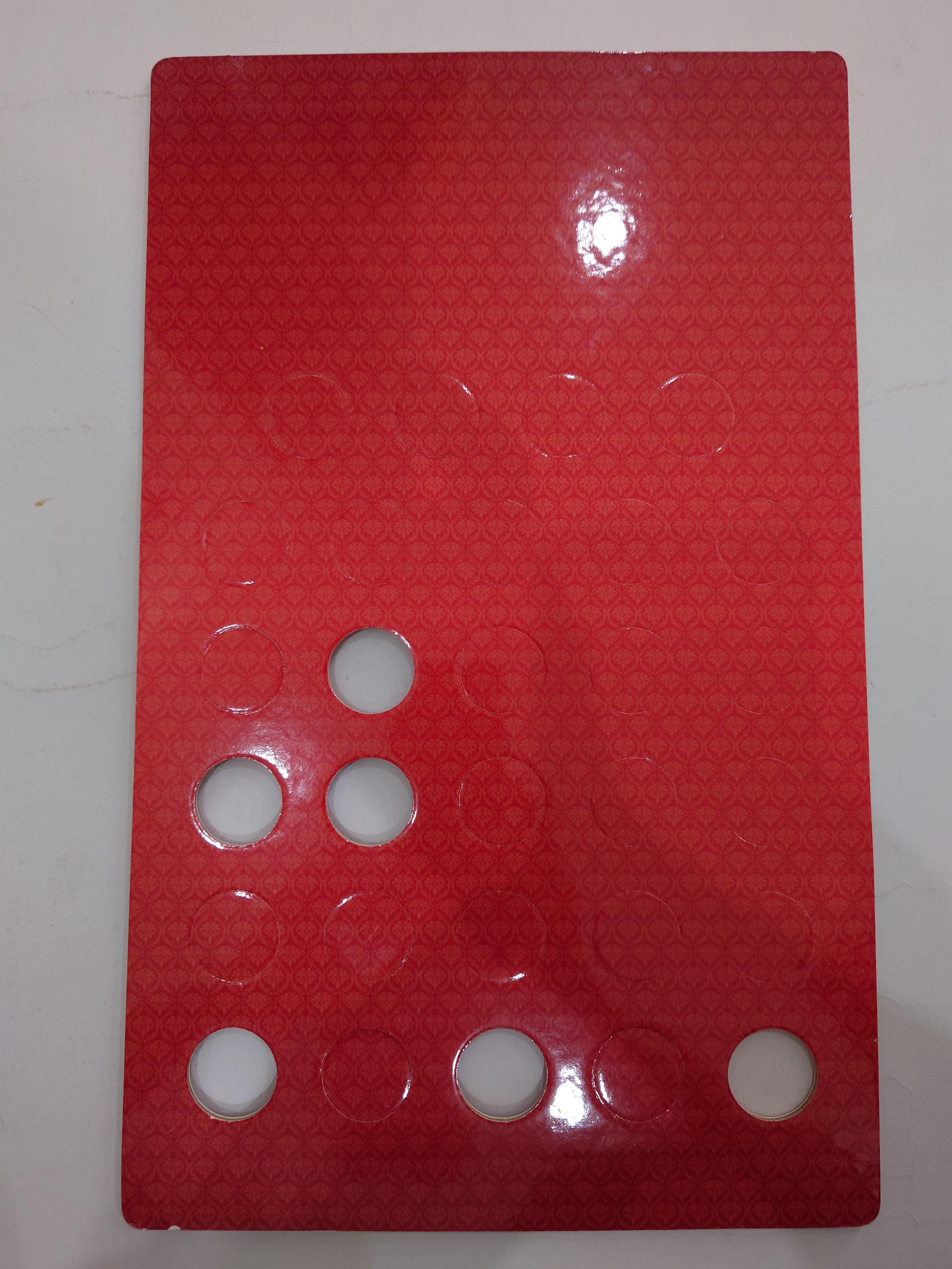 แผงใส่เหรียญ 10 บาท หมุนเวียน สีแดง (29ช่อง) ขนาด 21.5 x 35 ซ.ม.