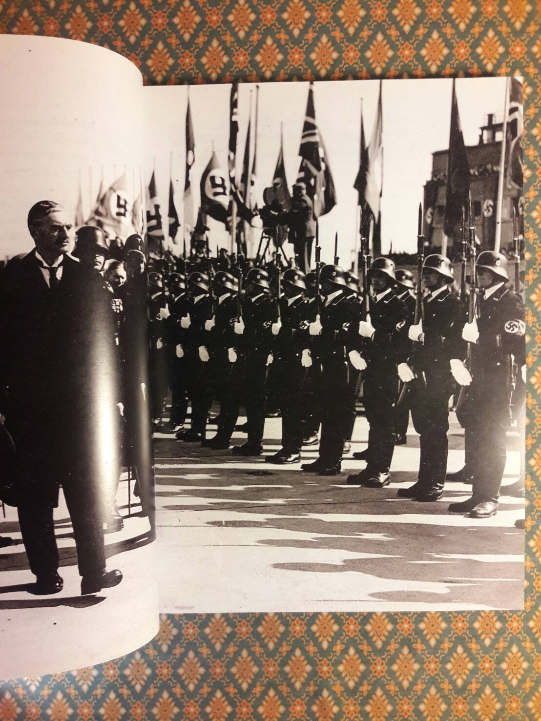 100 สิ่งของสำคัญในสงครามโลกครั้งที่ 2 The Second World War in 100 Objects