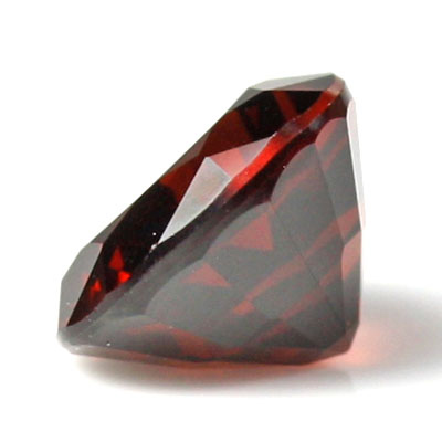โกเมนสีแดงอมม่วงหรือโรโดไลท์ (Rhodolite Garnet) 1.83 กะรัต สีเข้ม รูปร่างดี ไฟดี