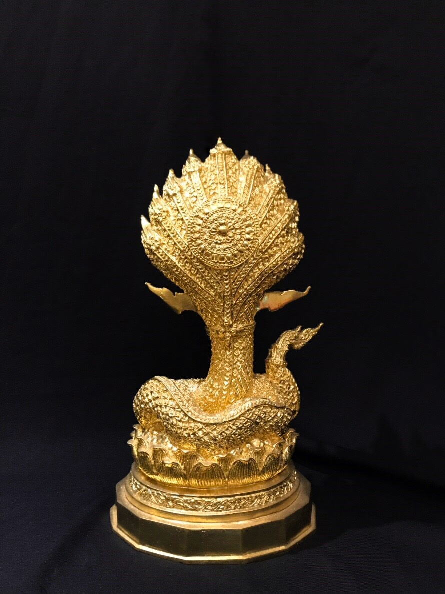 รูปหล่อพญานาค 9 เศียร ปิดทองคำเปลว ปั้นโดย ศิลปินดัง ปลุกเสก พิธีใหญ่