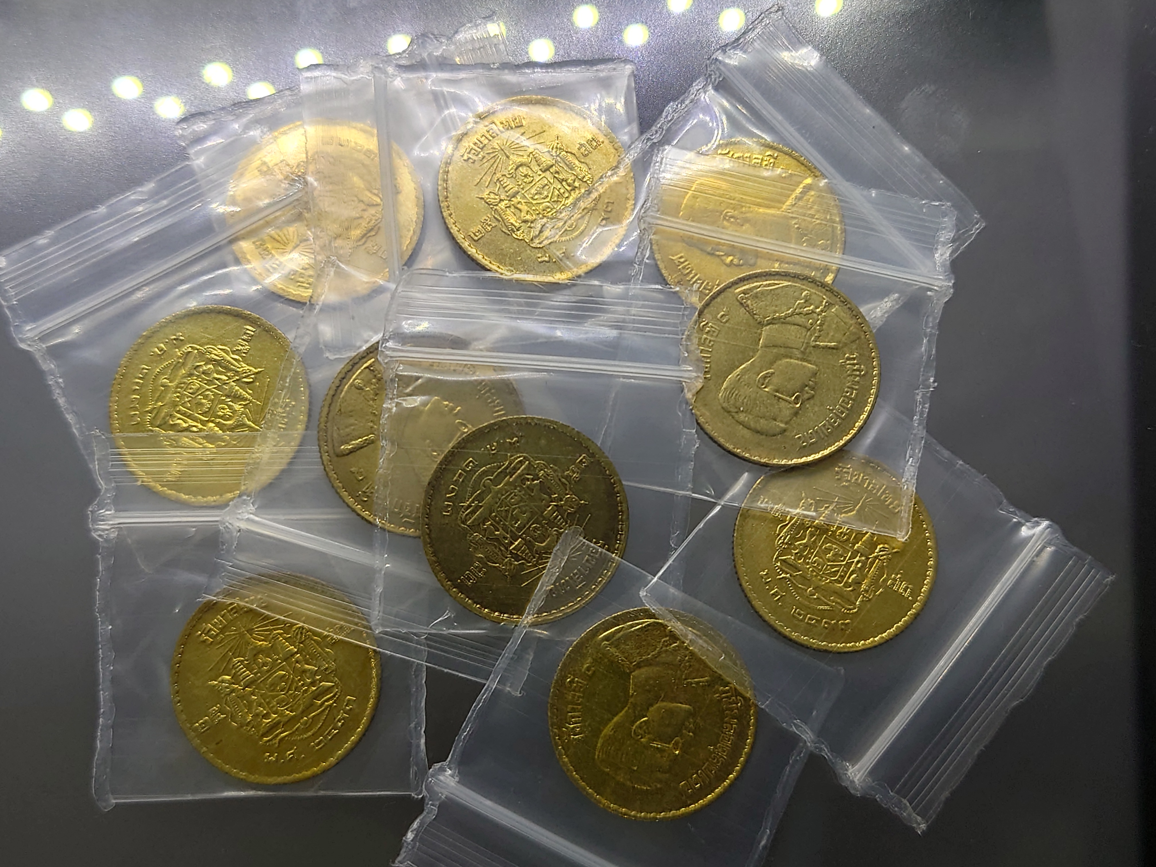 เหรียญ 25 สตางค์ สีทองเหลือง พ.ศ.2493 ผ่านใช้ สภาพสวย