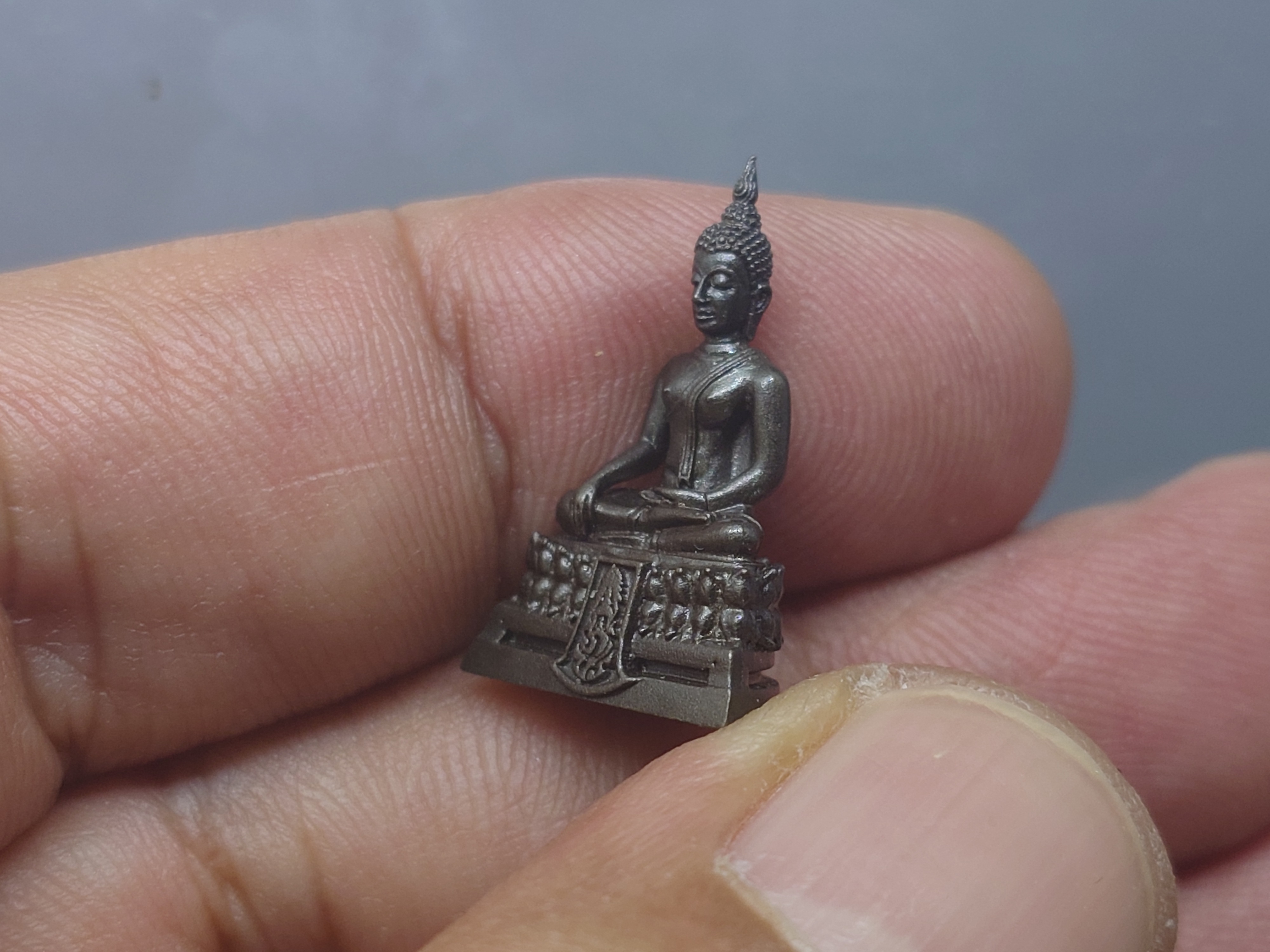 พsะคุ้มเกล้า เย็นศิsะเพราะพsะบริบาล 80 พssษา มหากษัตริย์แผ่นดินสยาม เนื้อเงินรมดำ พิมพ์เล็ก ปี2550 พร้อมตลับเดิม