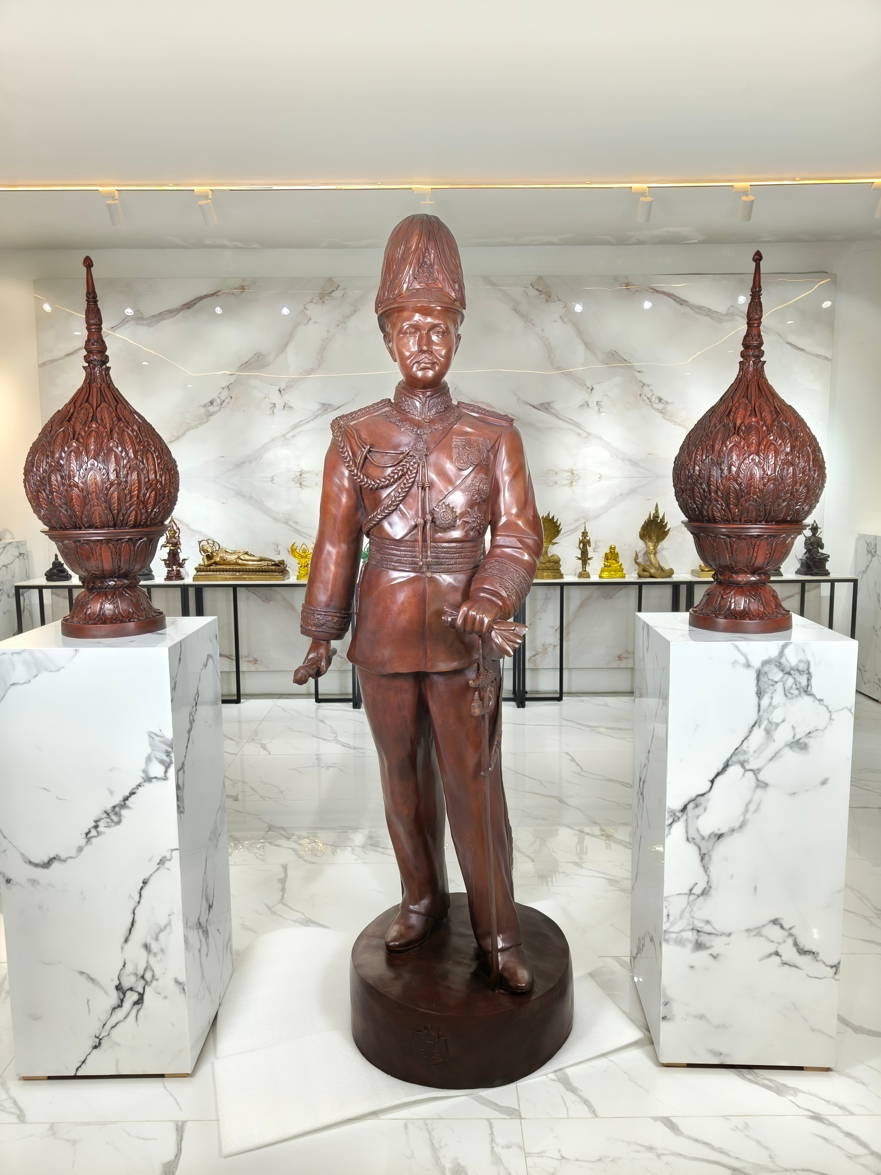 รูปหล่อ รัชกาลที่ 5 ร.5 สูง 2 เมตร พระปิยมหาราช พระบาทสมเด็จพระจุลจอมเกล้าเจ้าอยู่หัว