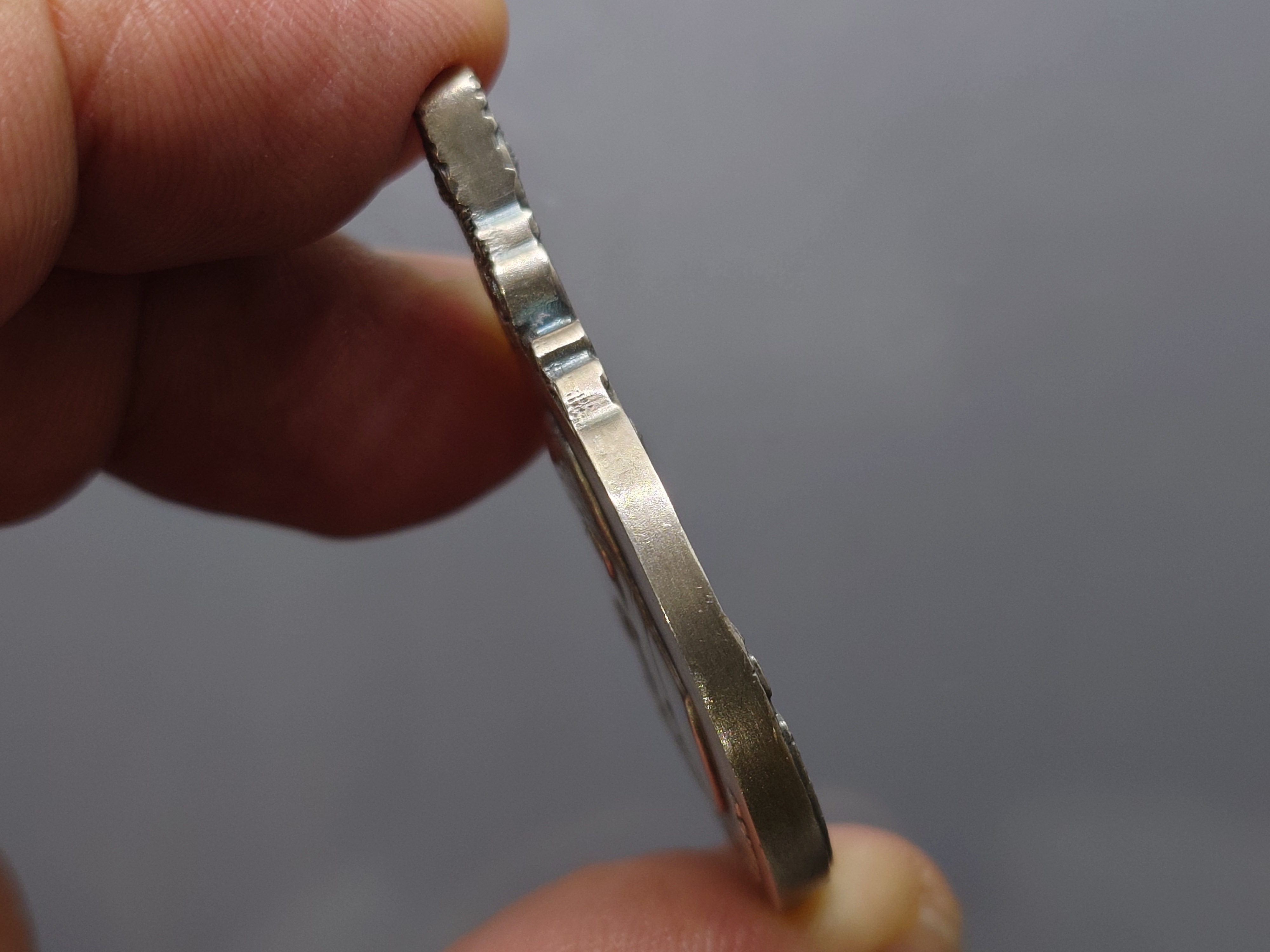 พระมหาชนก เนื้อเงิน พิมพ์ใหญ่ บล๊อก ป ขาด มีแต่เหรียญ ไม่มีหนังสือ