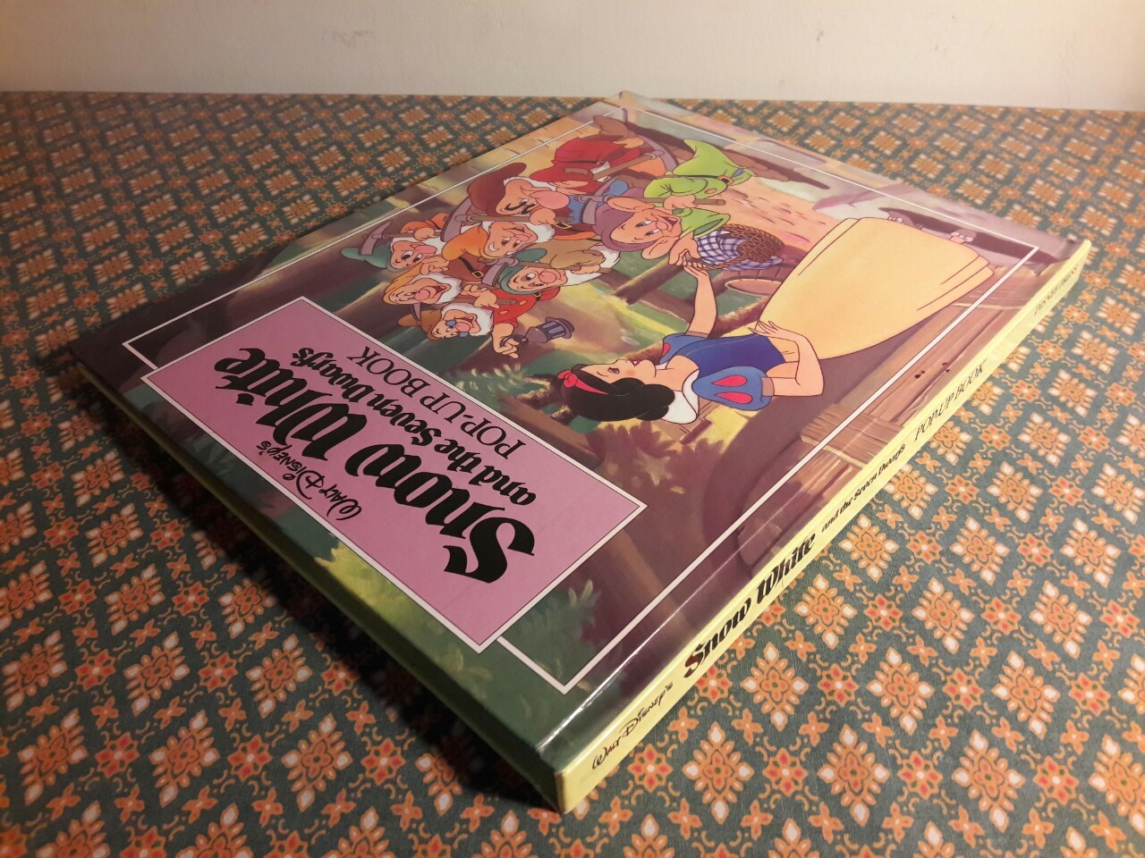 Snow White and the Seven Dwarfs Pop – Up Book