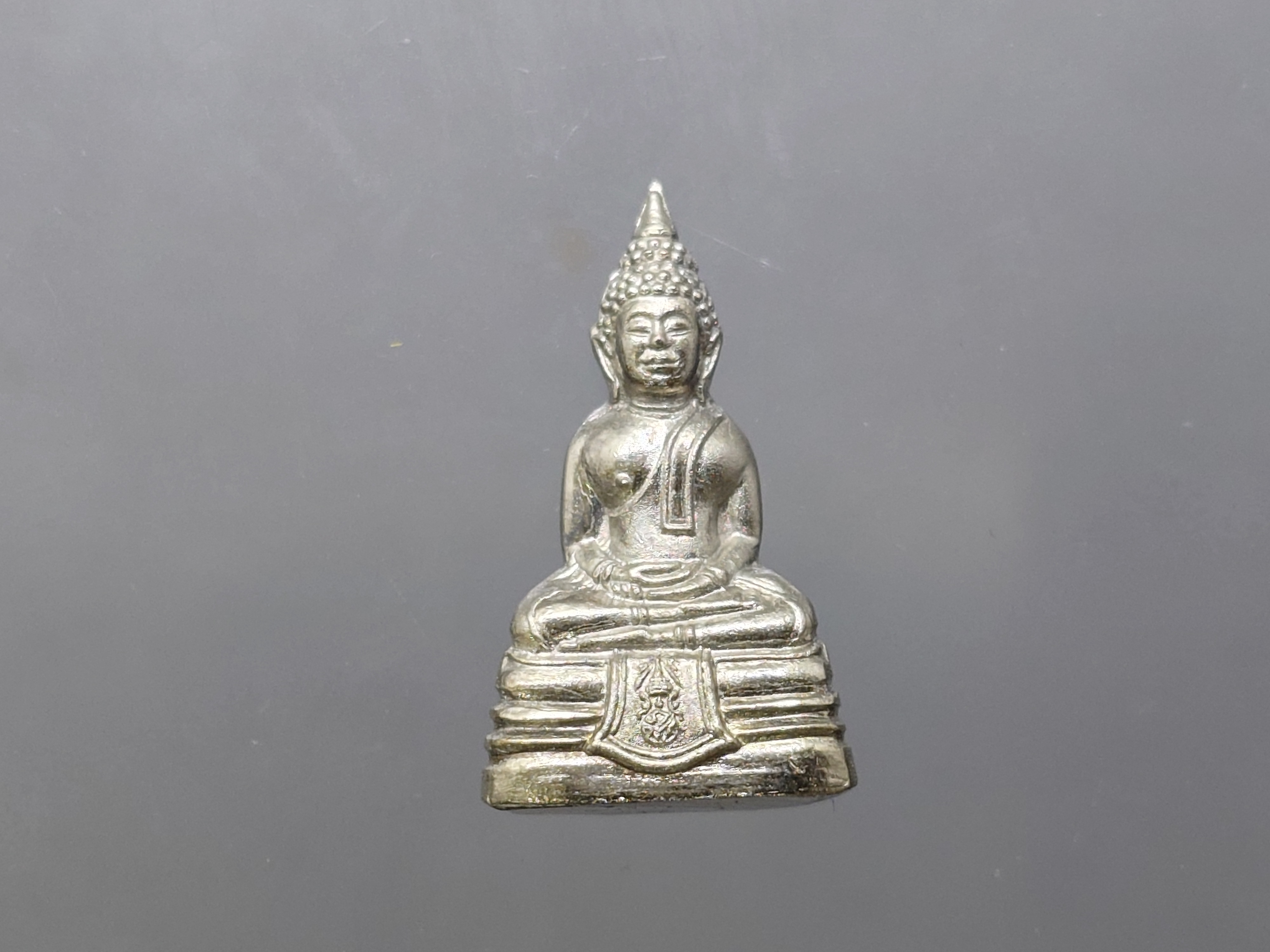 หลวงพ่อโสธร ภปร. กาญจนาภิเษก เนื้อเงิน ๔๐ ปี มหาวิทยาลัยบูรพา พิธีพุทธาภิเษก ณ พระอุโบสถวัดโสธรวราราม ปี2539 พร้อมกล่องเดิม