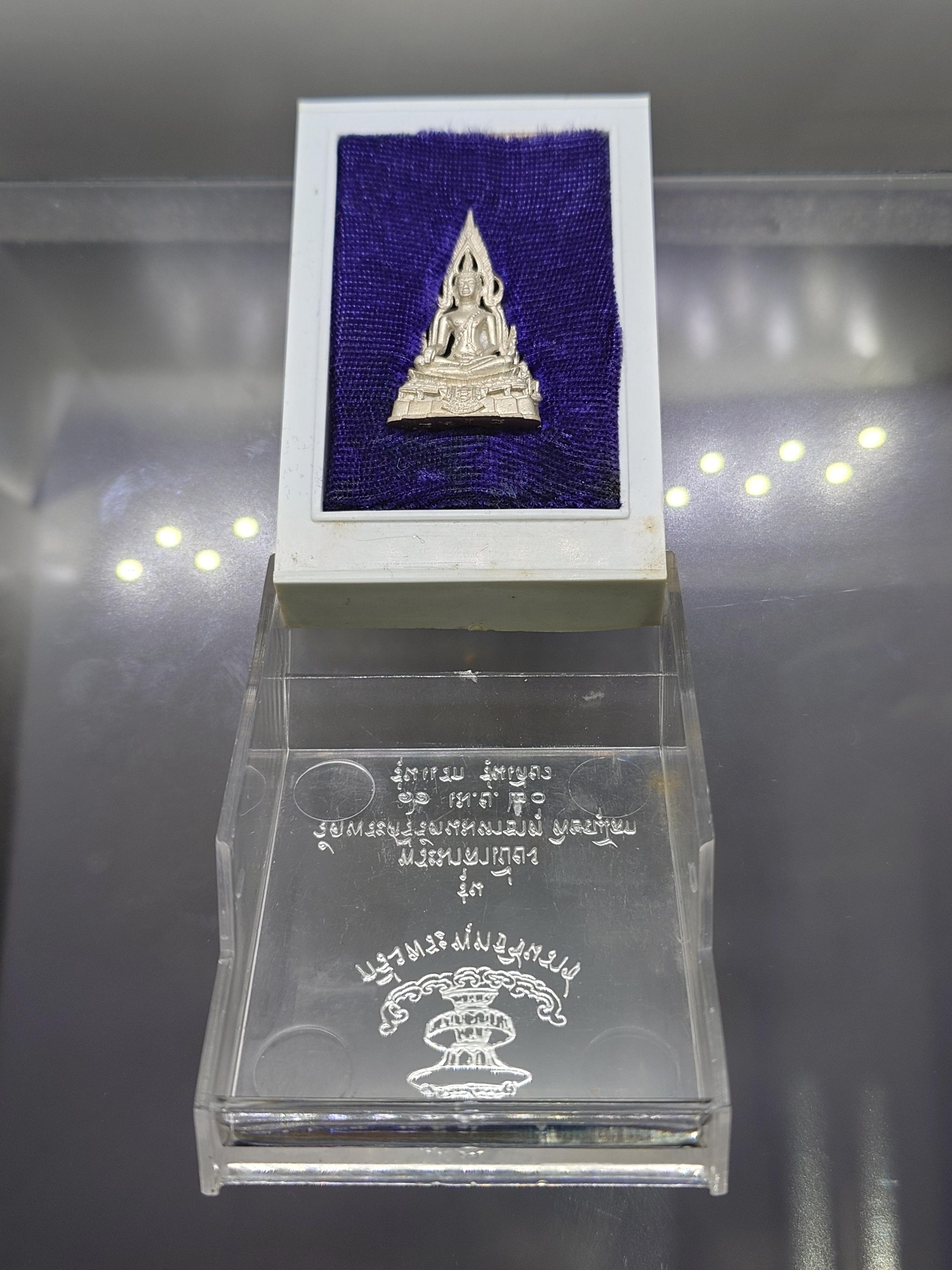 กริ่งพระพุทธชินราช รุ่นทรงมาลาเบี่ยง รุ่นแรก รุ่นเดียว เนื้อเงิน วัดพระศรีรัตนมหาธาตุ พิษณุโลก ปี2520 นิยม หายาก พร้อมตลับเดิม