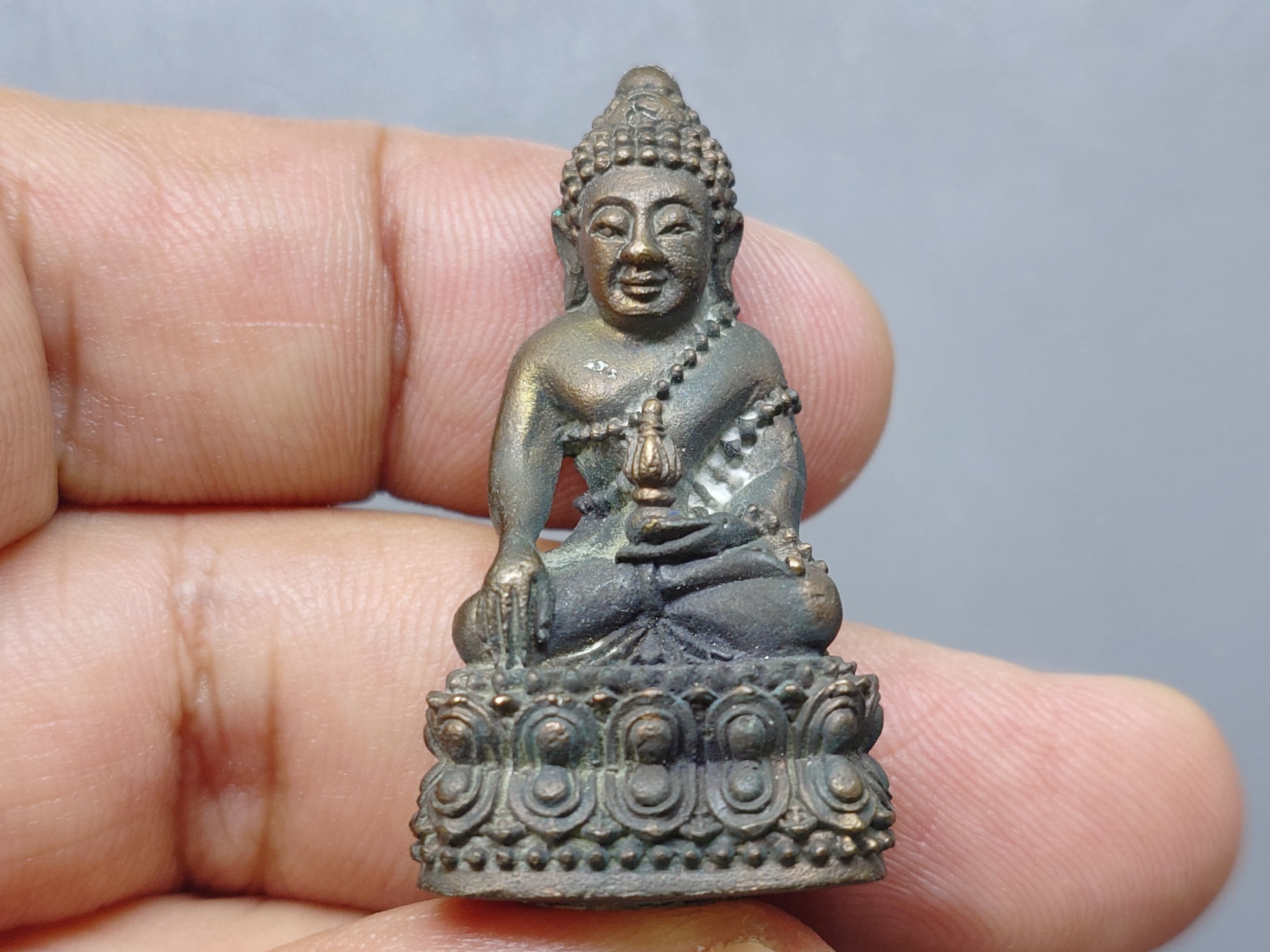 พระกริ่งเทิดพระเกียรติ รัชกาลที่ 5 มหาราช เนื้อนวะโลหะ อธิษฐานจิตปลุกเสกโดยหลวงพ่อเกษม เขมโก ก่อนเป็นปฐมฤกษ์ วัดหัวลำโพง ปี2537 พร้อมตลับเดิม