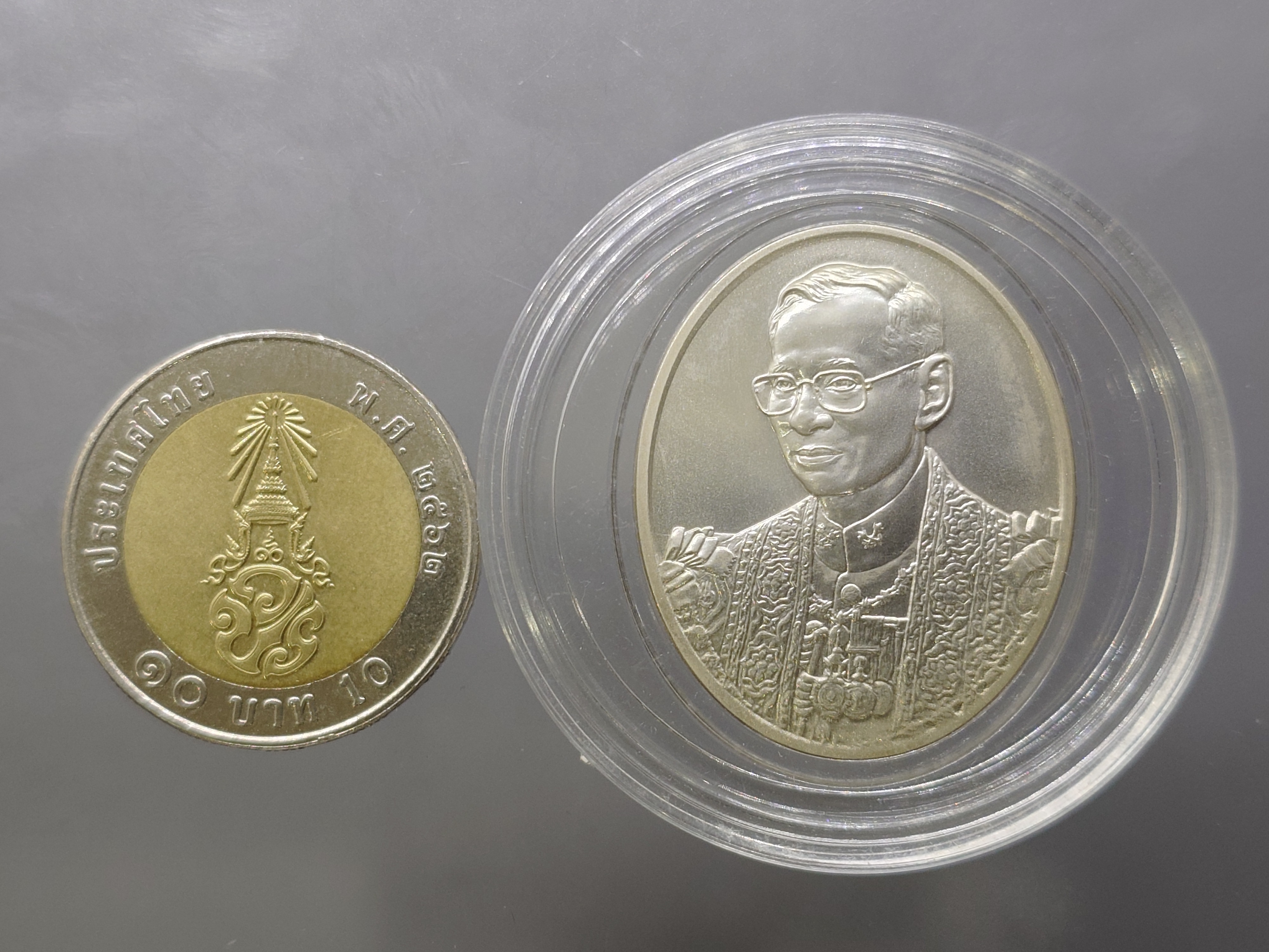 เหรียญที่ระลึก 100 ปี ร.พ.จุฬาฯ สภากาชาดไทย เนื้อเงิน พระบรมรูป รัชกาลที่9 หลัง ภปร พ.ศ.2557