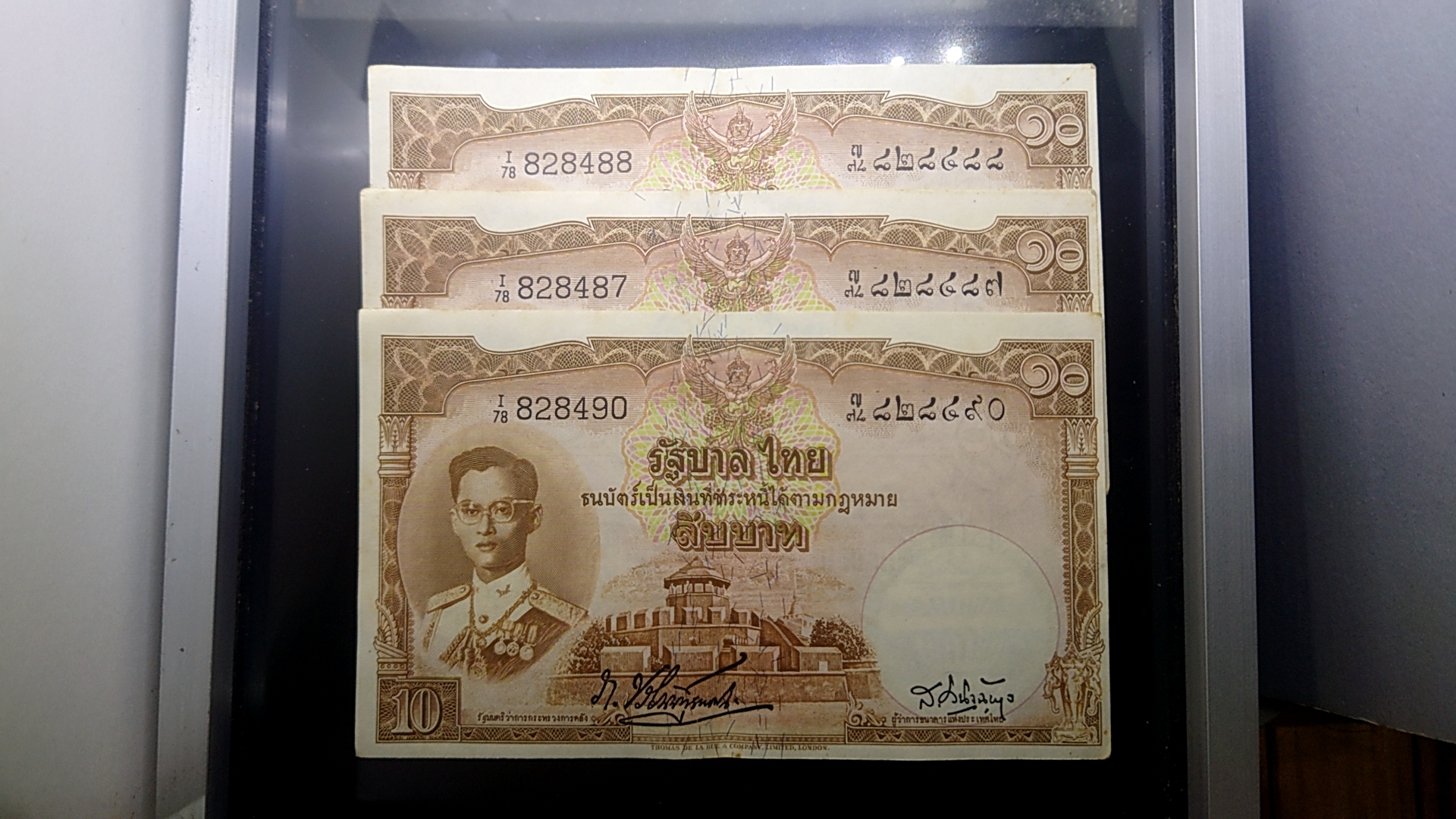 ธนบัตร 10 บาท แบบ 9 รุ่น 3 ลายน้ำพาน ปี2496-2498 ผ่านใช้น้อยมาก แทบไม่ผ่านใช้ งอกลาง สภาพสวย