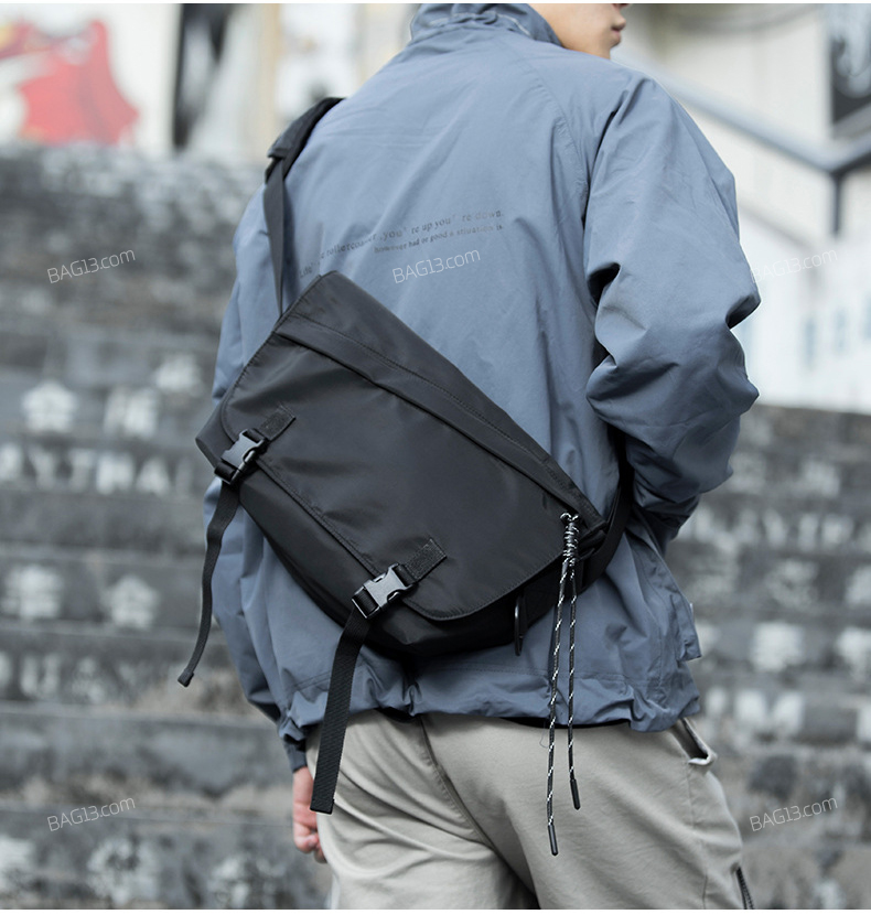 กระเป๋าสะพายข้างผู้ชาย รหัส A025