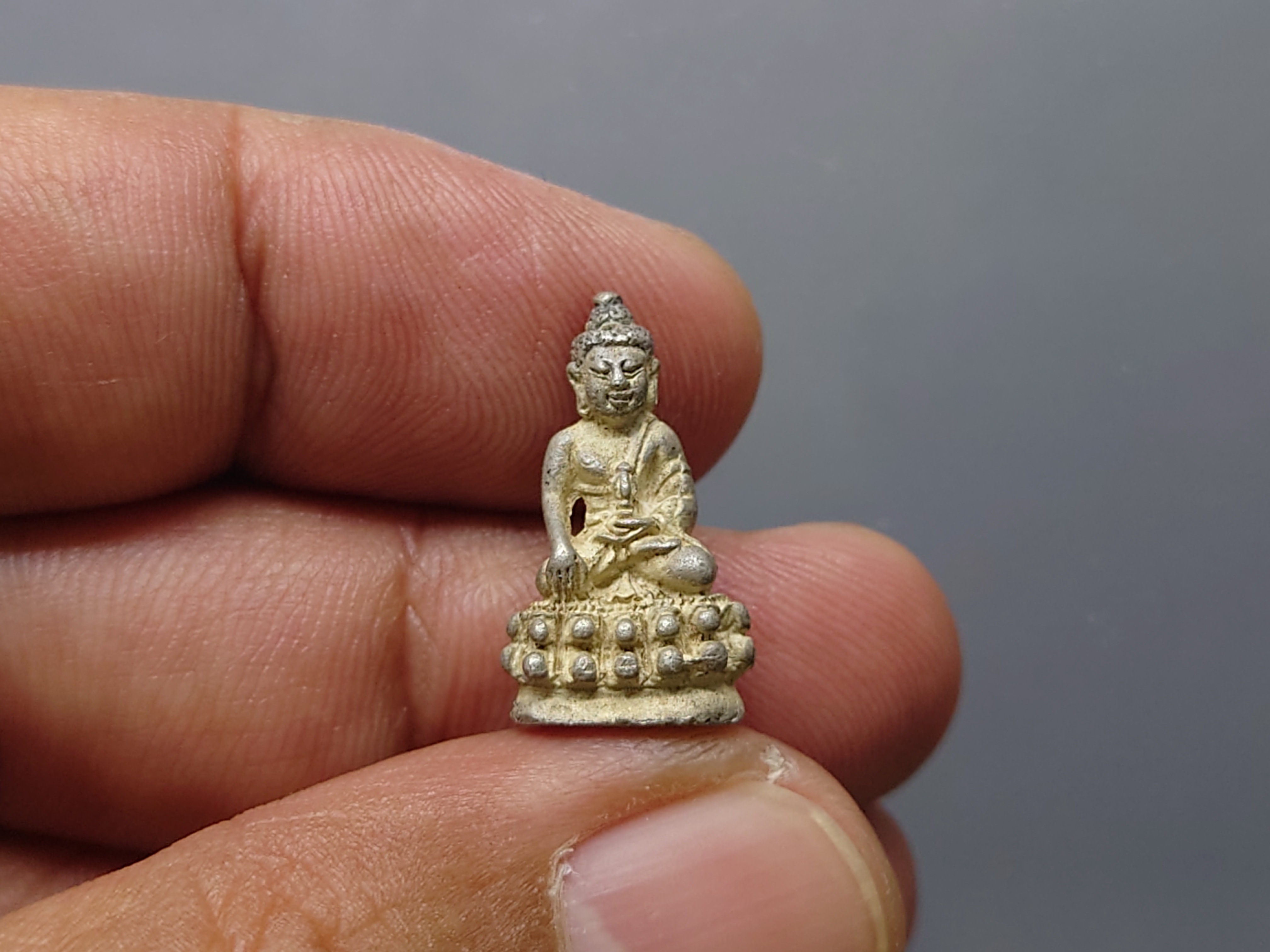 พระกริ่งชัยวัฒน์ วัฒนะ เนื้อเงิน รุ่นเจริญอายุ ๖ รอบ พระจุลคณิศร (เฉลิม ชยุตตโม) วัดราชบพิธสถิตมหาสีมาราม ปี2534 พร้อมกล่องเดิม