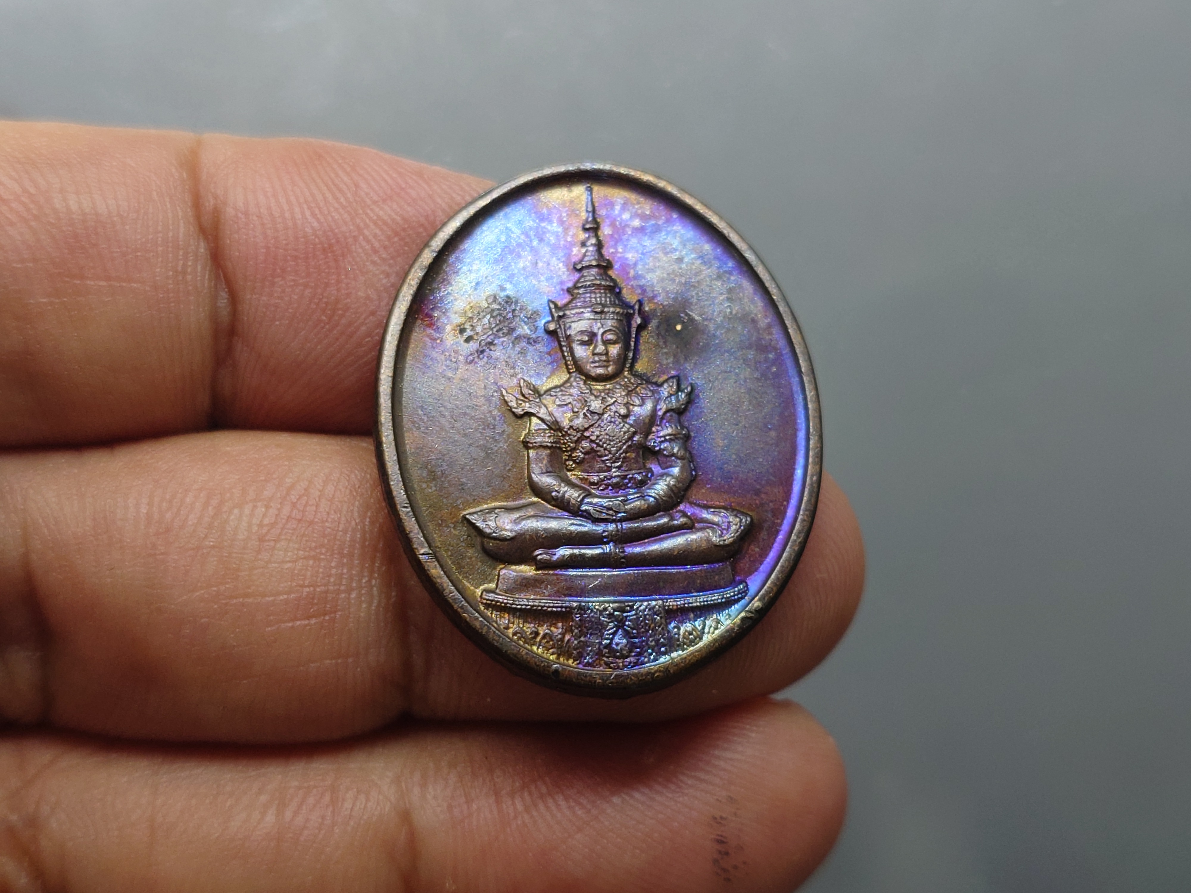 พระแก้วมรกต ภปร รุ่น 2(ชุด 3 ฤดู)ฉลองวัดพระศรืๆ (ด้านหลัง มี ราชศรัทธา) ทองแดงรมดำ ปี2525 พร้อมตลับเดิม