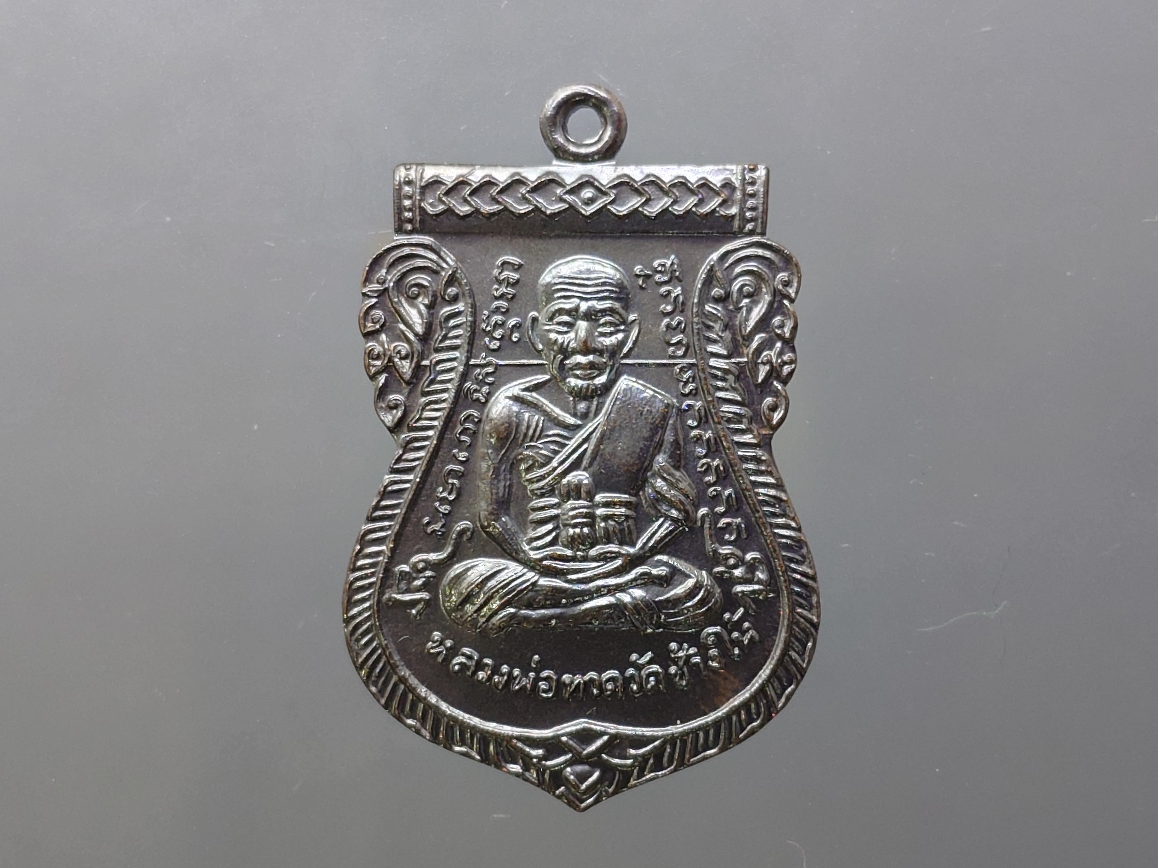 หลวงพ่อทวด เหยียบน้ำทะเลจืด พิมพ์เสมาหน้าเลื่อนผ่าปาก โบราณย้อนยุค เนื้อทองแดงรมดำ รุ่น 101 ปี อาจารย์ทิม พ.ศ.2556 พร้อมตลับเดิม