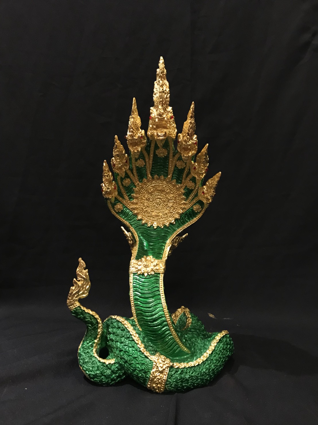 รูปหล่อพญานาค 7 เศียร ปิดทองคำเปลว ปั้นโดย ศิลปินดัง ปลุกเสก พิธีใหญ่