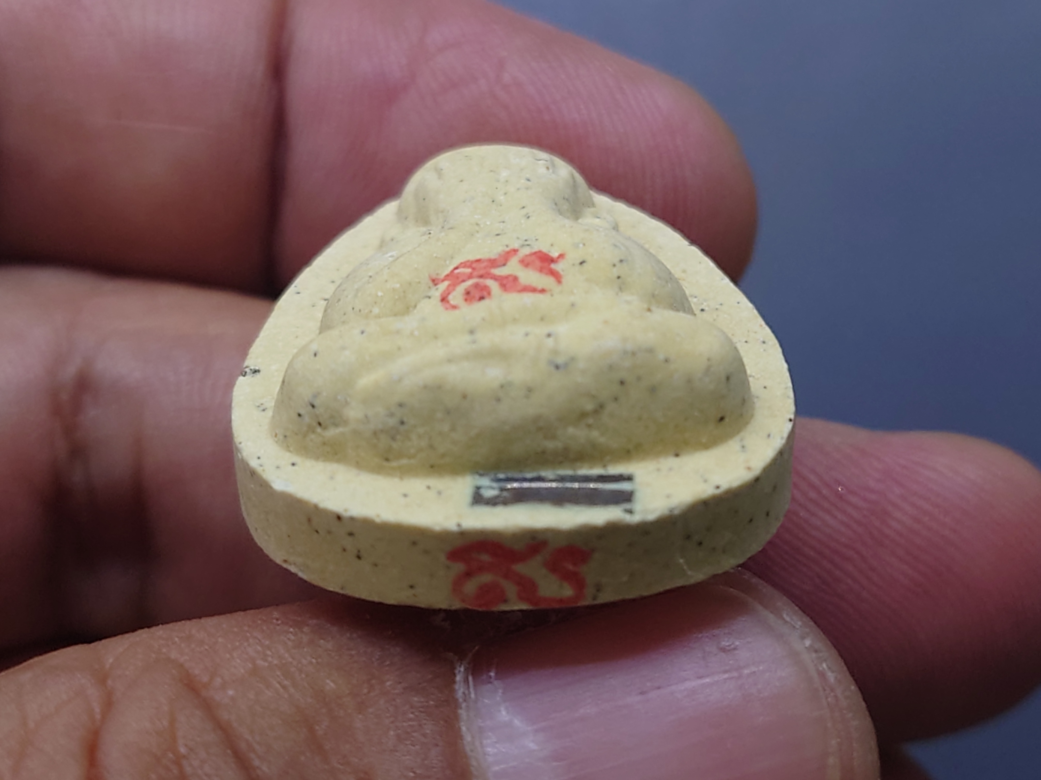 พsะปิดตาพิมพ์ปลดหนี้ เนื้อผง ฝังตะกรุดเงิน สมเด็จญาณสังวรฯ วัดบวรนิเวศวิหาร ปี 2553 พร้อมตลับเดิม