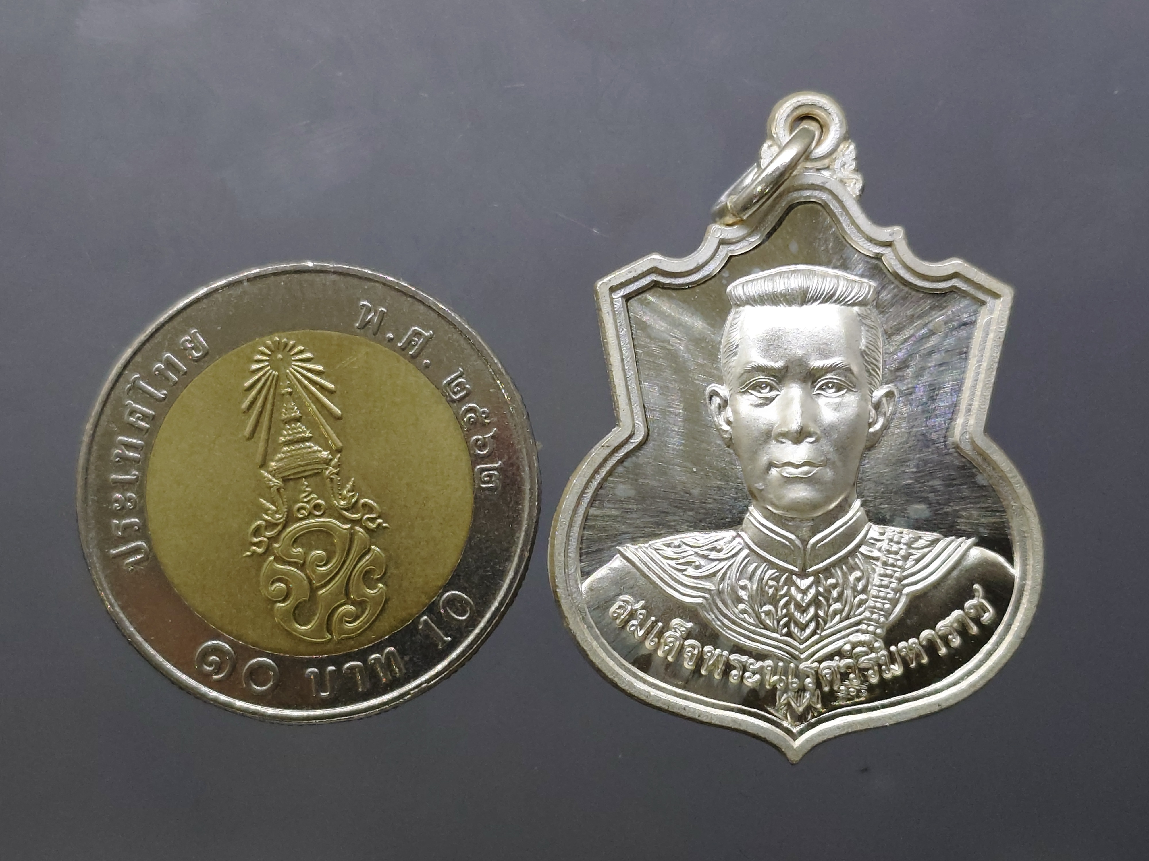 เหรียญที่ระลึกพระนเรศวรมหาราช รุ่น สู้ หลัง สก เนื้อเงิน พ.ศ.2548 พร้อมตลับเดิม