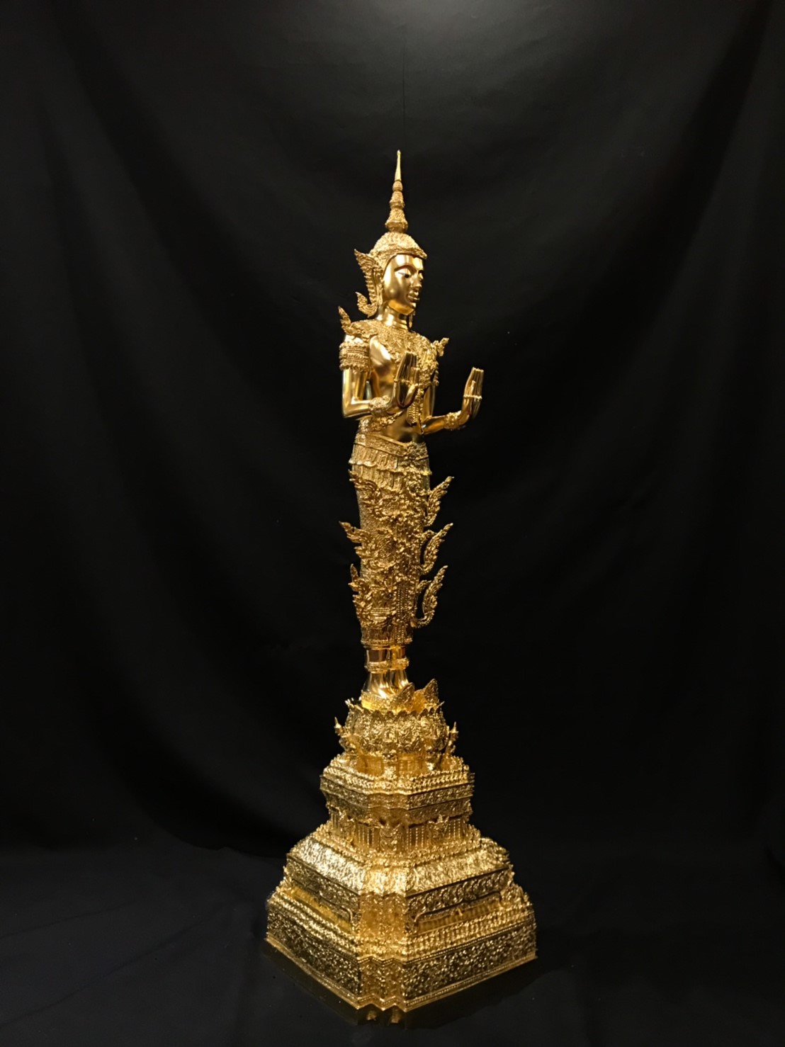 พระพุทธรูปปางห้ามสมุทร ทรงเครื่องจักรพรรดิ์ วัดอรุณราชวรารามราชวรมหาวิหาร ปี พ.ศ.2539