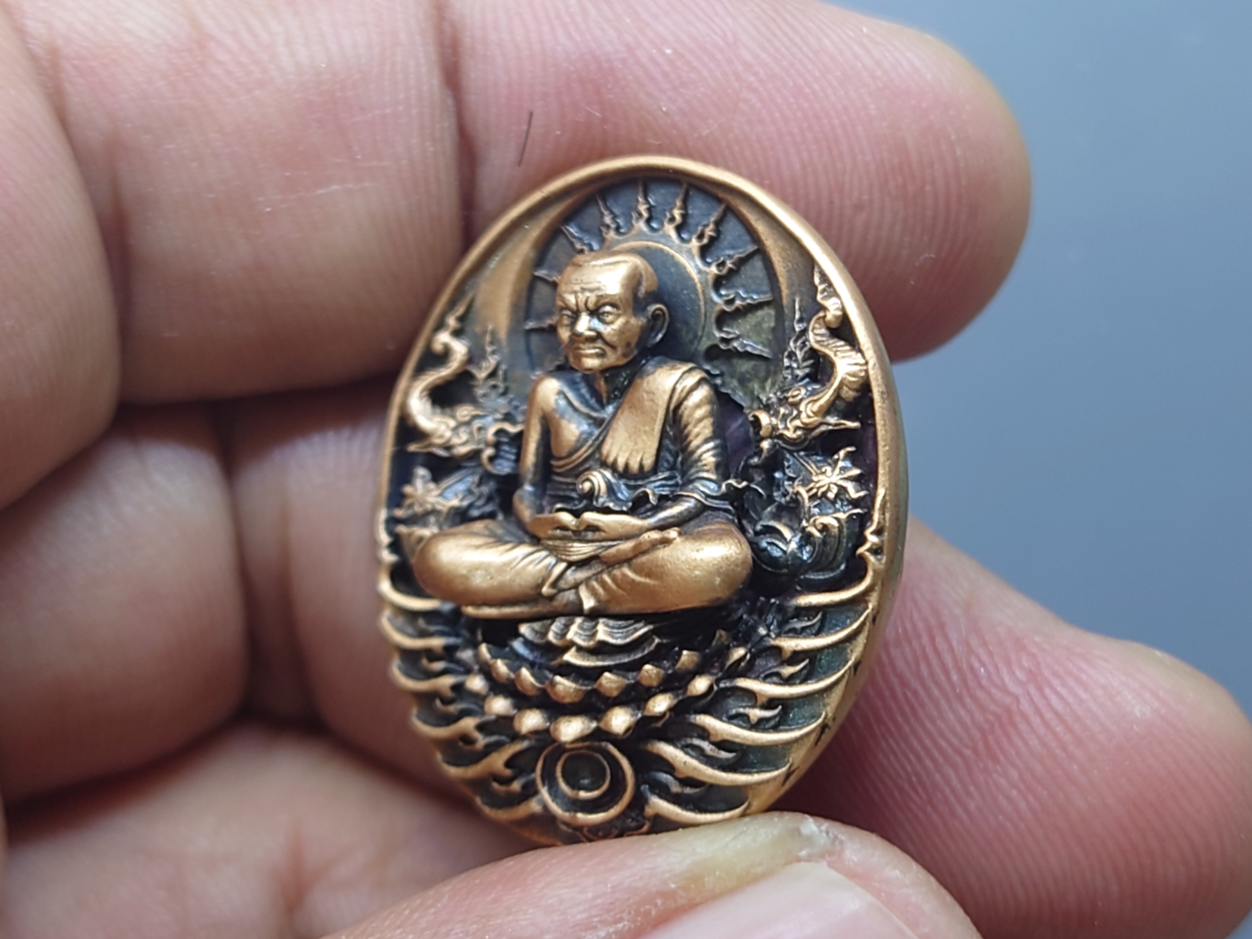 เหรียญหลวงปู่ทวด รุ่นอภิเมตรา มหาโพธิสัตว์ พิมพ์เล็ก เนื้อทองแดงนอก ควบคุมออกแบบโดย อ.เฉลิมชัย โคท 603 พ.ศ.2558 พร้อมกล่องเดิม