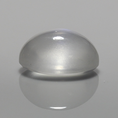 มูนสโตนหรือมุกดาหารเหลือบฟ้า (Blue sheen Moonstone) 3.60 กะรัต เนื้อเนียน