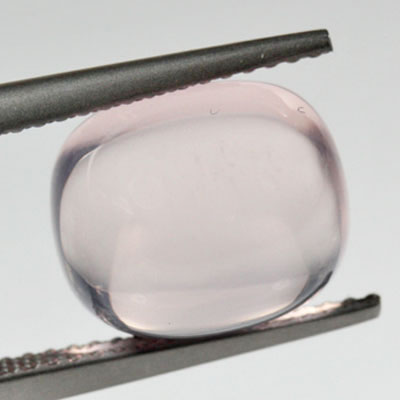โรสควอตซ์ (Rose Quartz) 6.19 กะรัต รูปคูชั่นหลังเบี้ย สีชมพู
