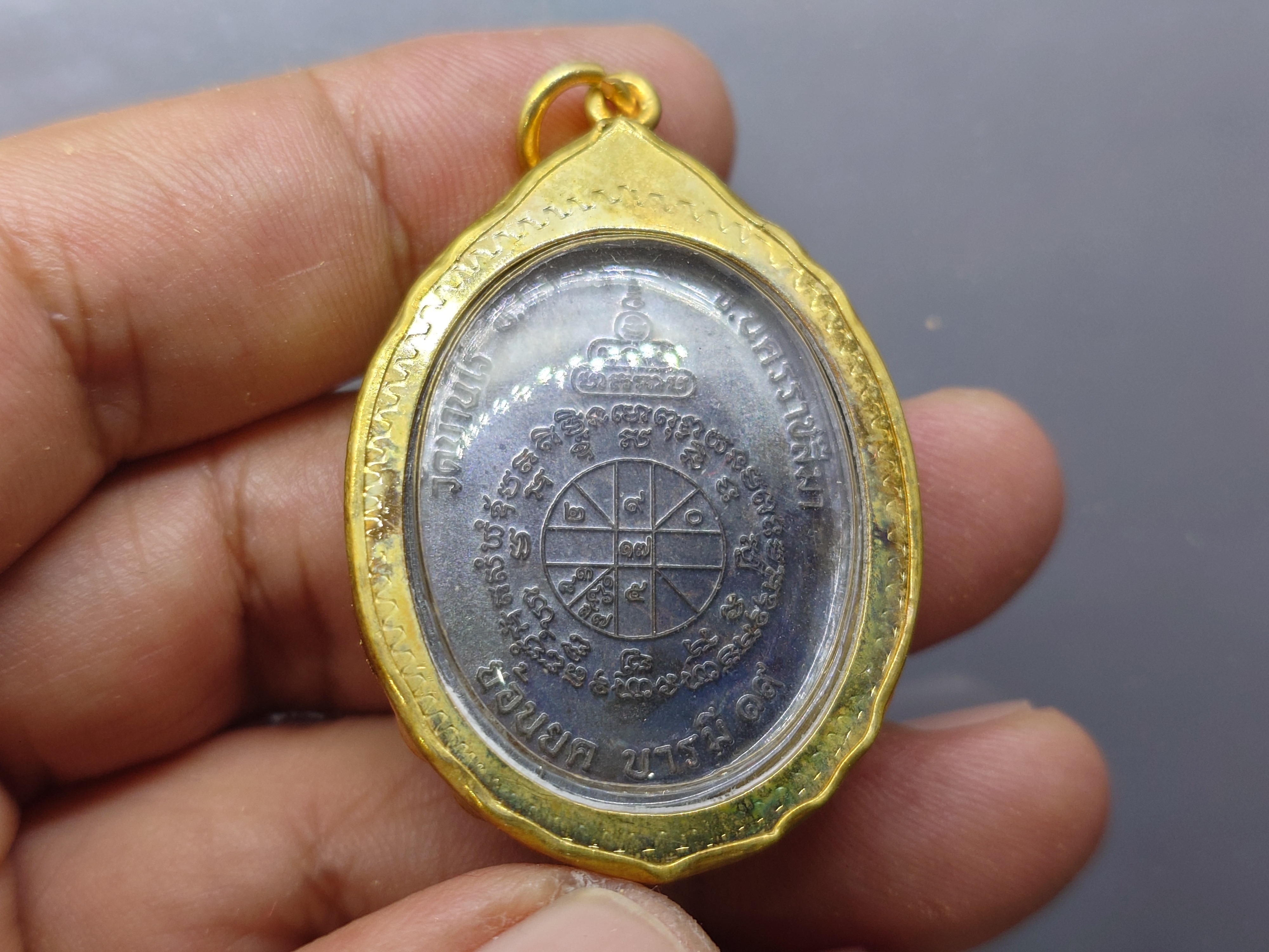 หลวงพ่อคูณ เหรียญย้อนยุค ๑๙ ติดผ้าจีวร รุ่นพระเทพวิทยาคม (คูณ) บารมี๙๑ พิธีพุทธาภิเษก เสาร์๕ เนื้อทองแดงเงินบรอนซ์ ปี2557 พร้อมกล่องเดิมๆ แท้ทันหลวงพ่อ