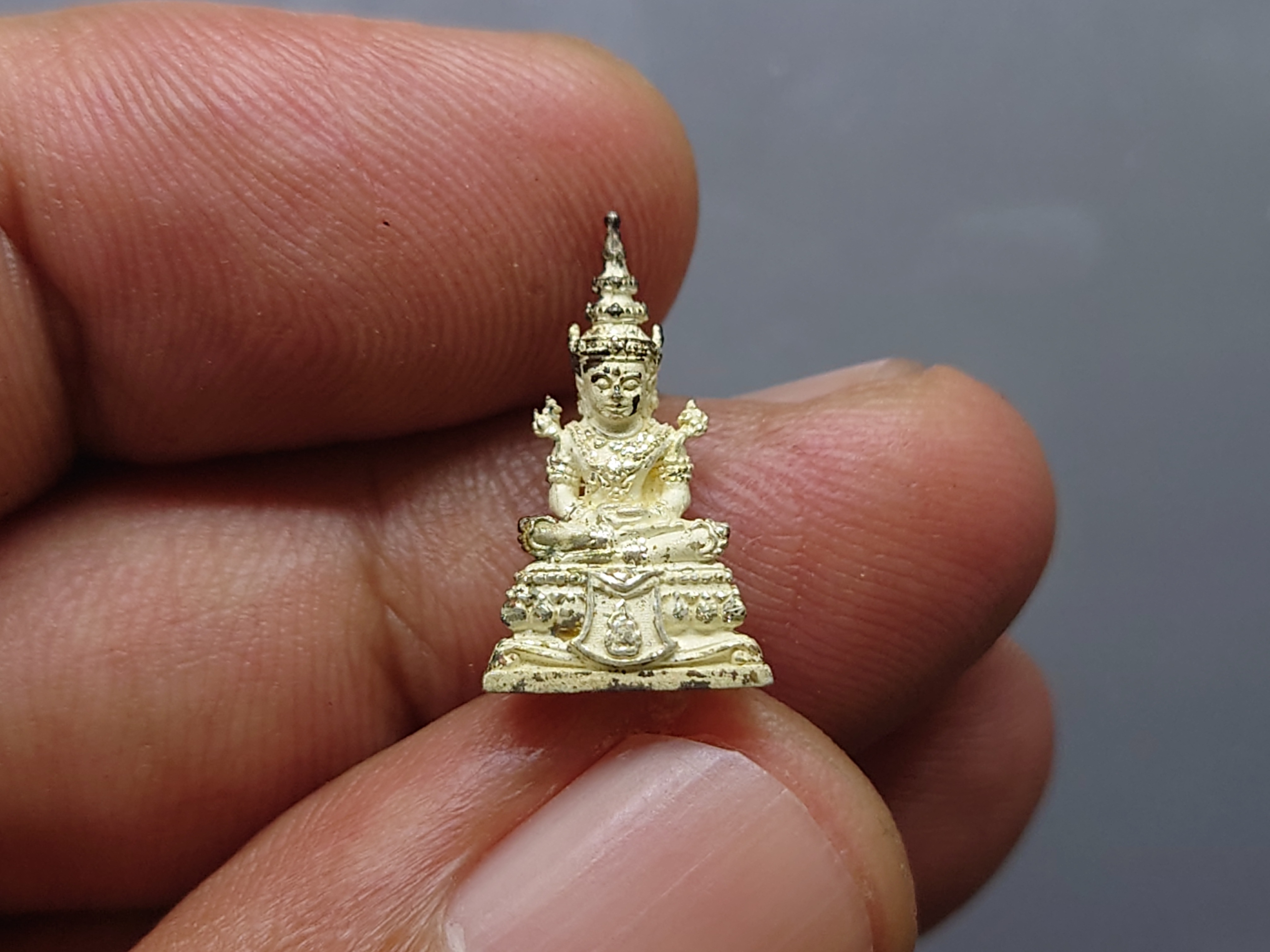 พระแก้วมรกต กรมสรรพสามิต เนื้อเงิน ขนาดสูง 1.7 เซน กรมสรรพสามิต สร้าง ในพระบรมราชานุญาต ปี2550 ตลับเดิม กล่องเดิม