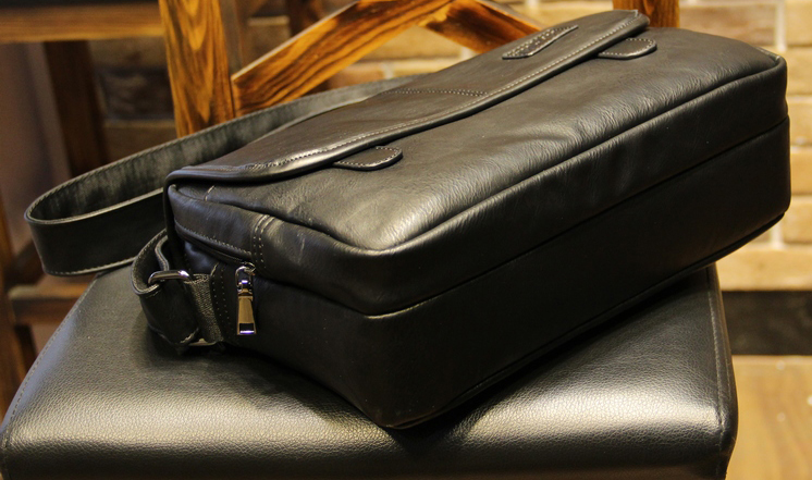 กระเป๋าสะพายข้างผู้ชาย รหัส A002