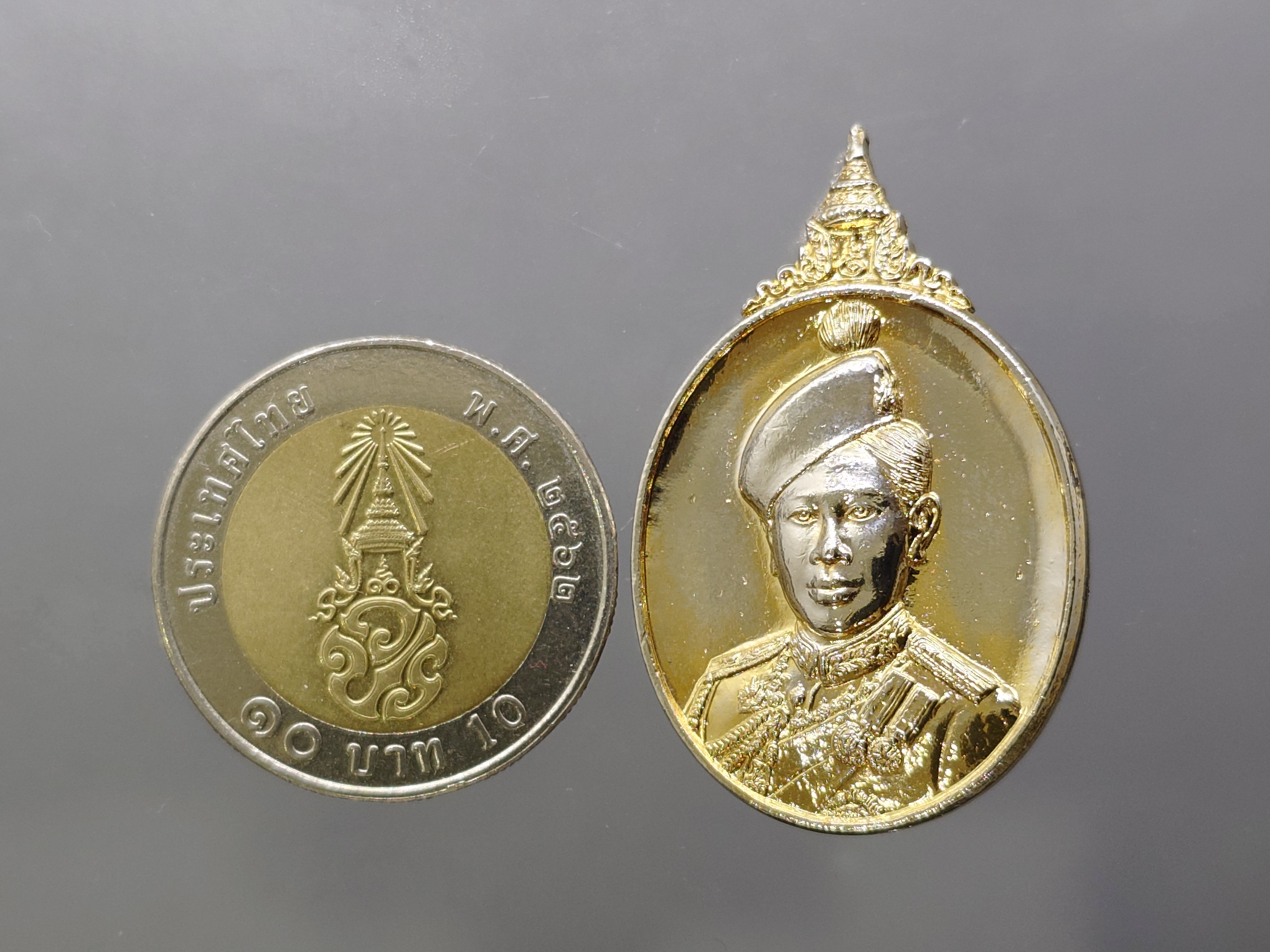 เข็มกลัด 12 สิงหา พระบรมราชินีนาถ 73 พรรษา กาหลั่ยทอง พ.ศ.2548