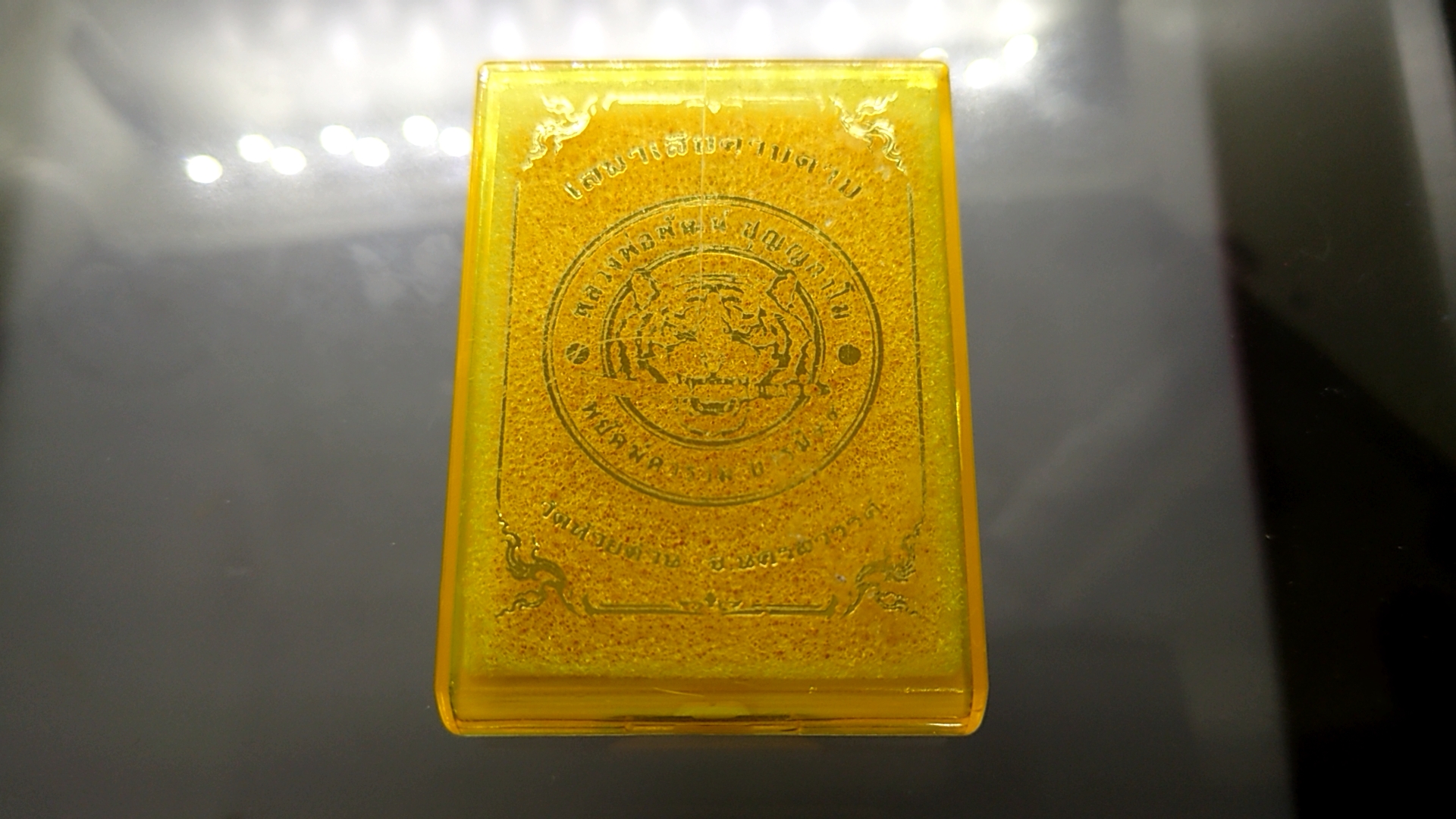 เหรียญเสมาเสือคาบดาบ รุ่น1 เนื้อชนวน ลงยาเสือขาว ลงยาขอบดำ ซุ้มแดง หลวงพ่อพัฒน์ วัดห้วยด้วน โคท 195