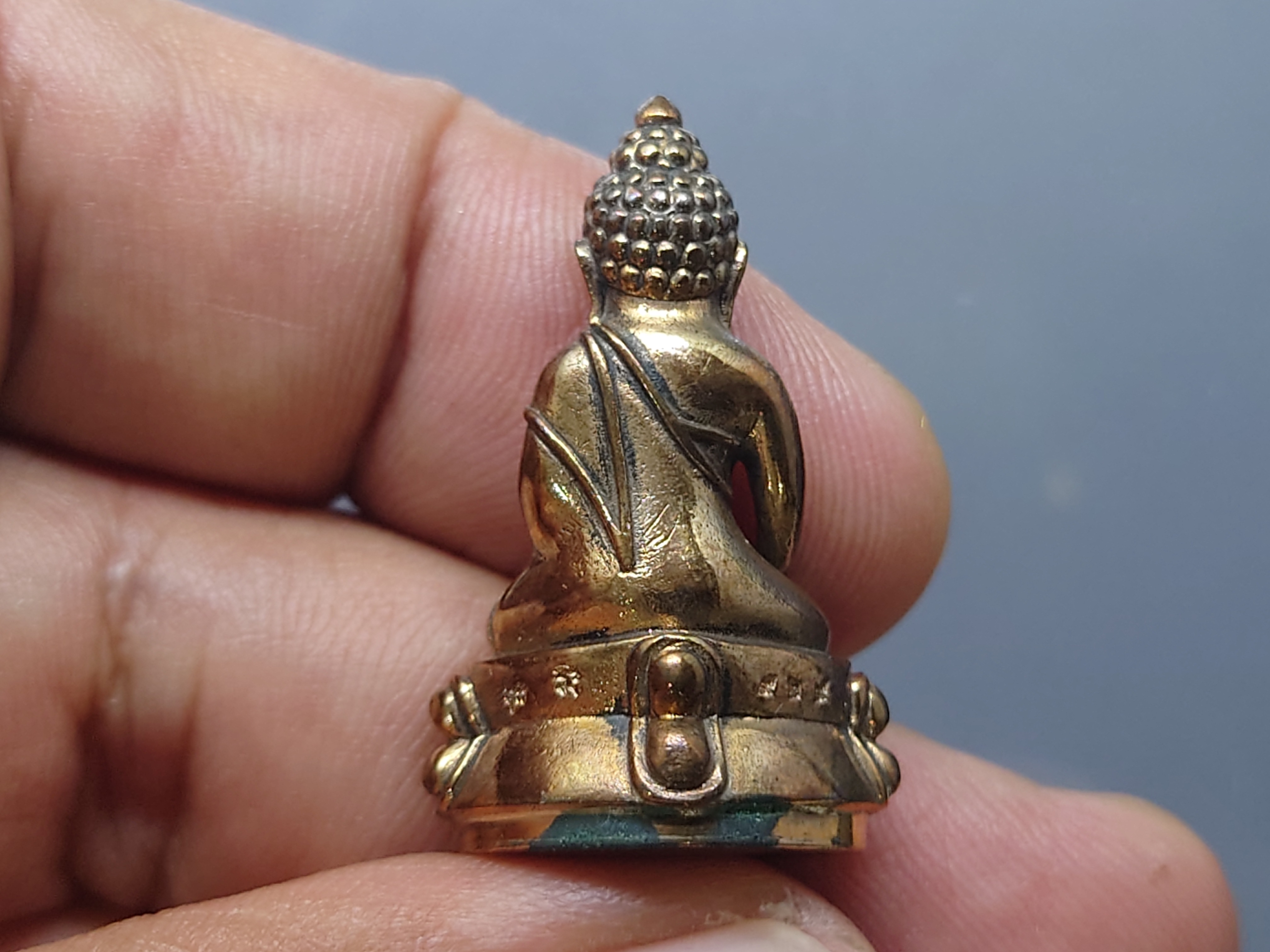 พระกริ่งญาณวเรศ (กริ่งปวเรศน้อย) ฐานบรรจุพระเกศาและจีวร เนื้อนวโลหะ พิม์ใหญ่ สมเด็จพระญาณสังวรฯ ทรงเจริญพรรษา 100 ปี วัดบวรนิเวศวิหาร ปี2556 พร้อมกล่องเดิม