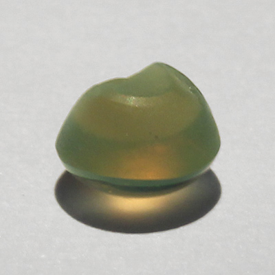 **ขายแล้ว**คริสโซเบริลตาแมวหรือไพฑูรย์ (Cat's eye Chrysoberyl) 1.32 กะรัต เนื้อเนียน จากศรีลังกา