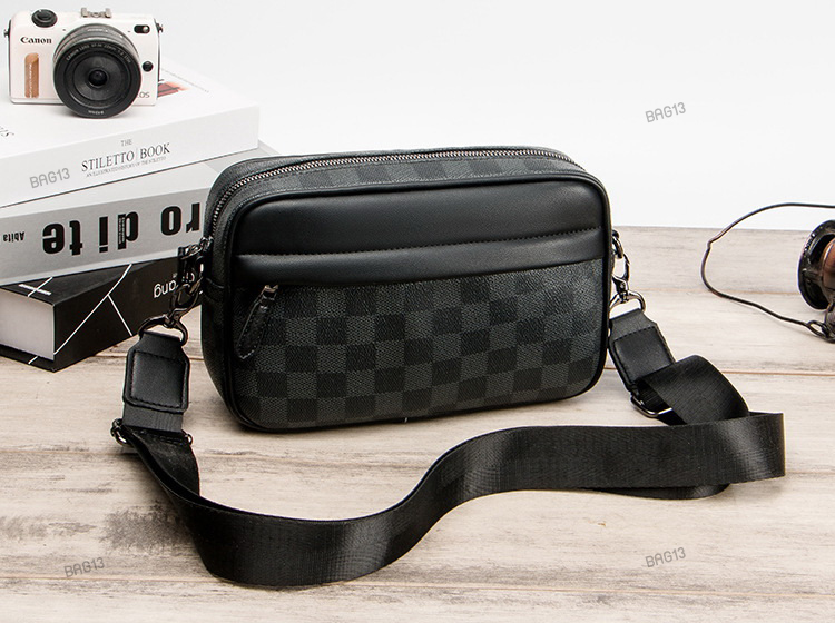 กระเป๋าสะพายข้างผู้ชาย รหัส A015