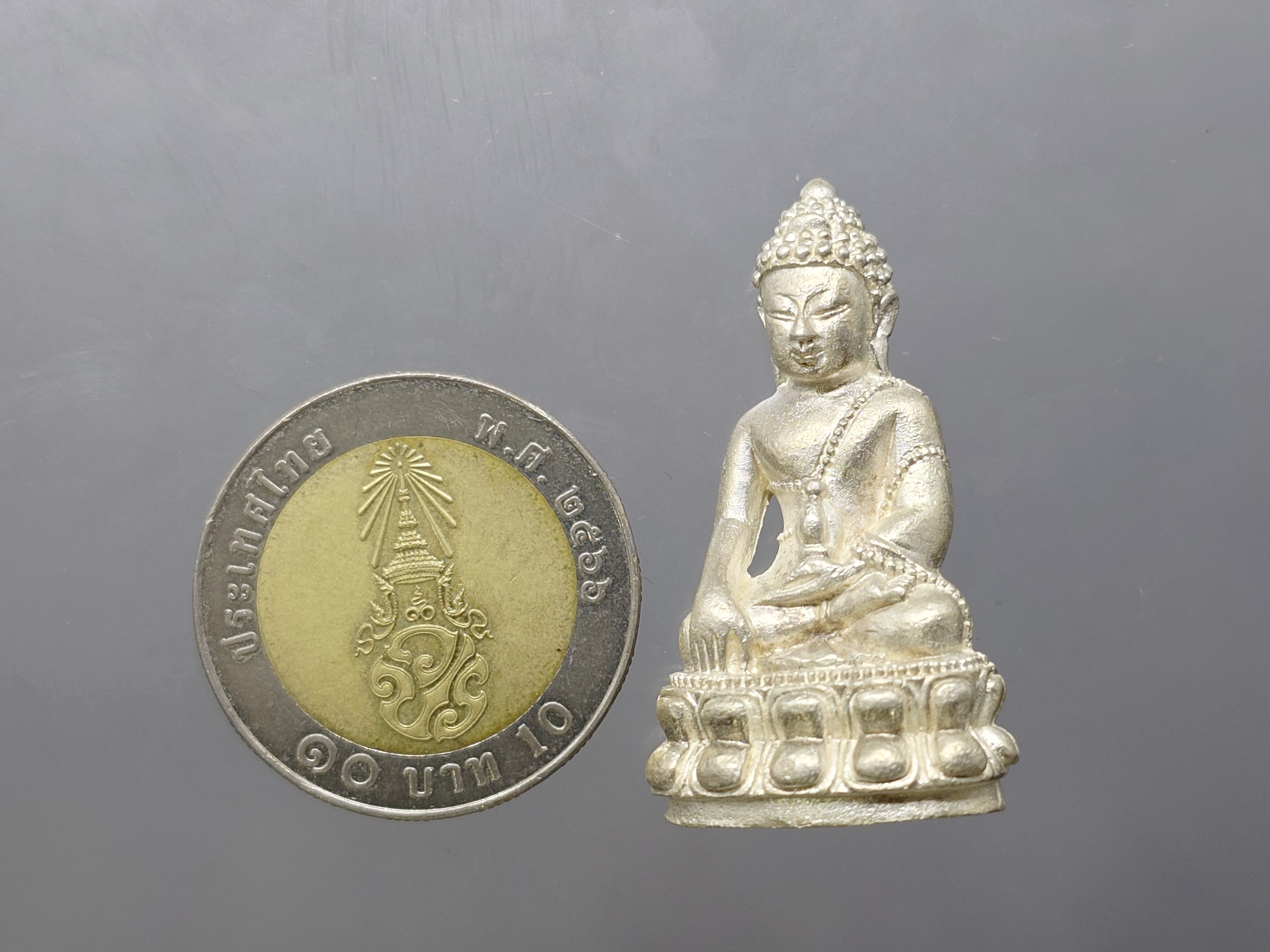 พระกริ่งจีน ตั๊กม้อ เนื้อเงิน ปลุกเสก 2 พิธีใหญ่ 2 แผ่นดินไทย-จีน วัดสุทัศนฯ-วัดกวงซิ่ว เมืองกวงโจว ประเทศจีน ปี2537 พร้อมกล่องเดิม