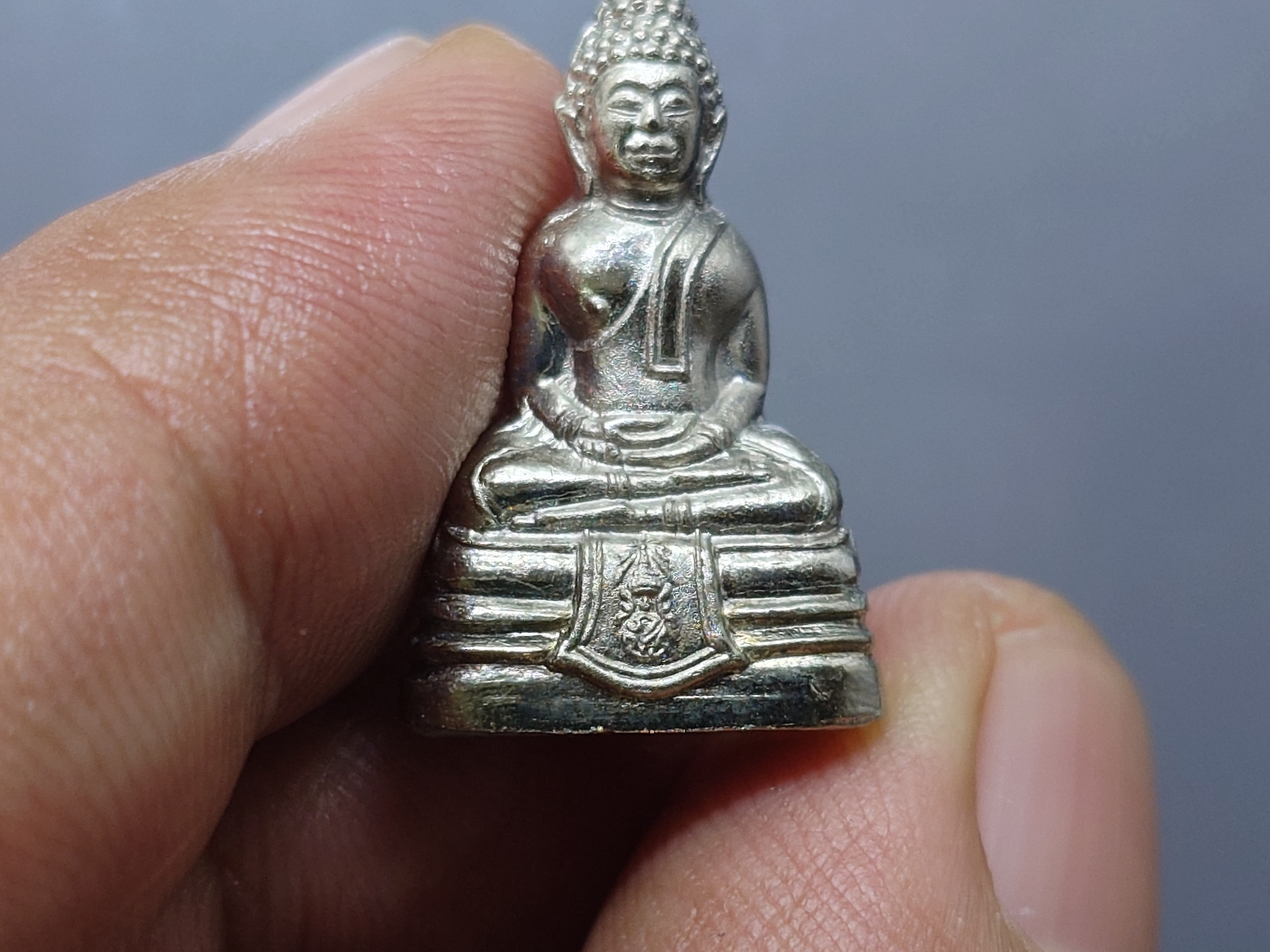 หลวงพ่อโสธร ภปร. กาญจนาภิเษก เนื้อเงิน ๔๐ ปี มหาวิทยาลัยบูรพา พิธีพุทธาภิเษก ณ พระอุโบสถวัดโสธรวราราม ปี2539 พร้อมกล่องเดิม