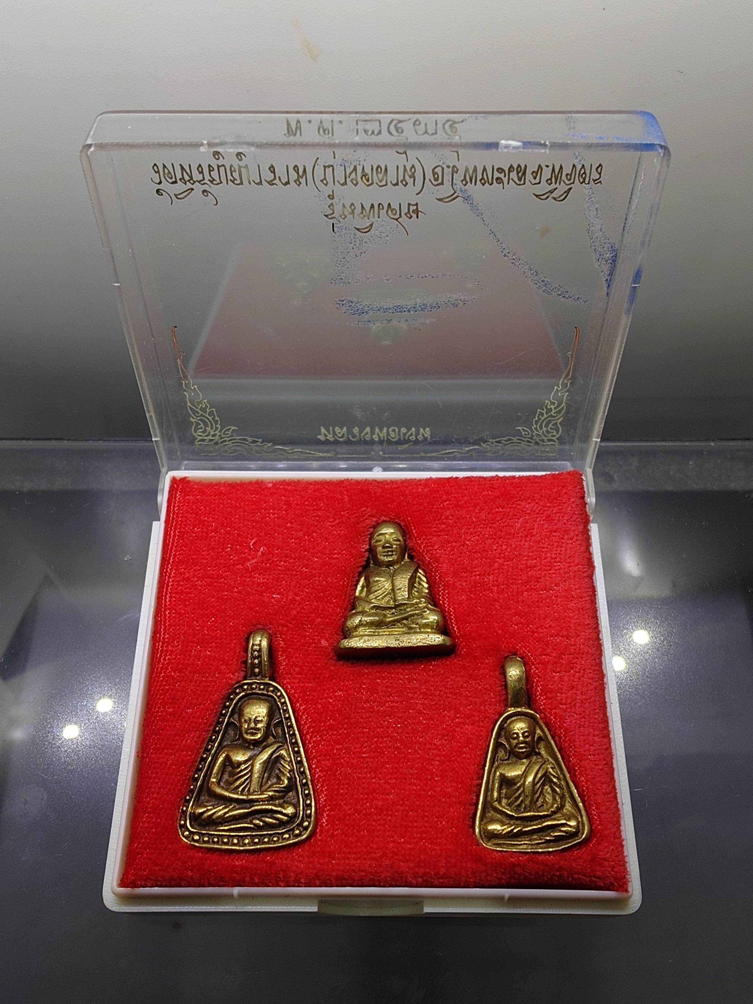 หลวงพ่อเงิน วัดบางคลาน (ชุด 3 องค์ ปี35) รุ่นพิเศษ เนื้อทองเหลือง มหาพุทธาภิเษก ณ มณฑลพิธีอุโบสถ วัดหิรัญญาราม พ.ศ.2535 พร้อมตลับเดิม