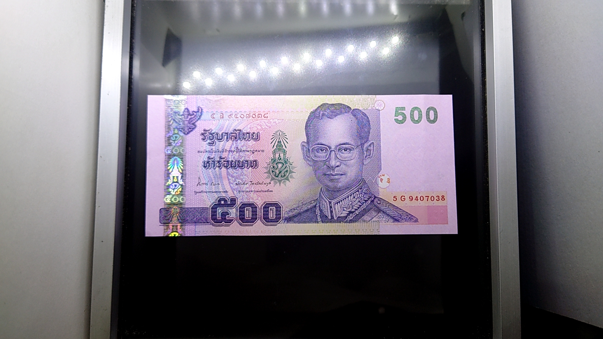 ธนบัตร 500 บาท แบบ 15 ผลิตออกใช้ สมัยรัชกาลที่9 พ.ศ.2544 ไม่ผ่านใช้