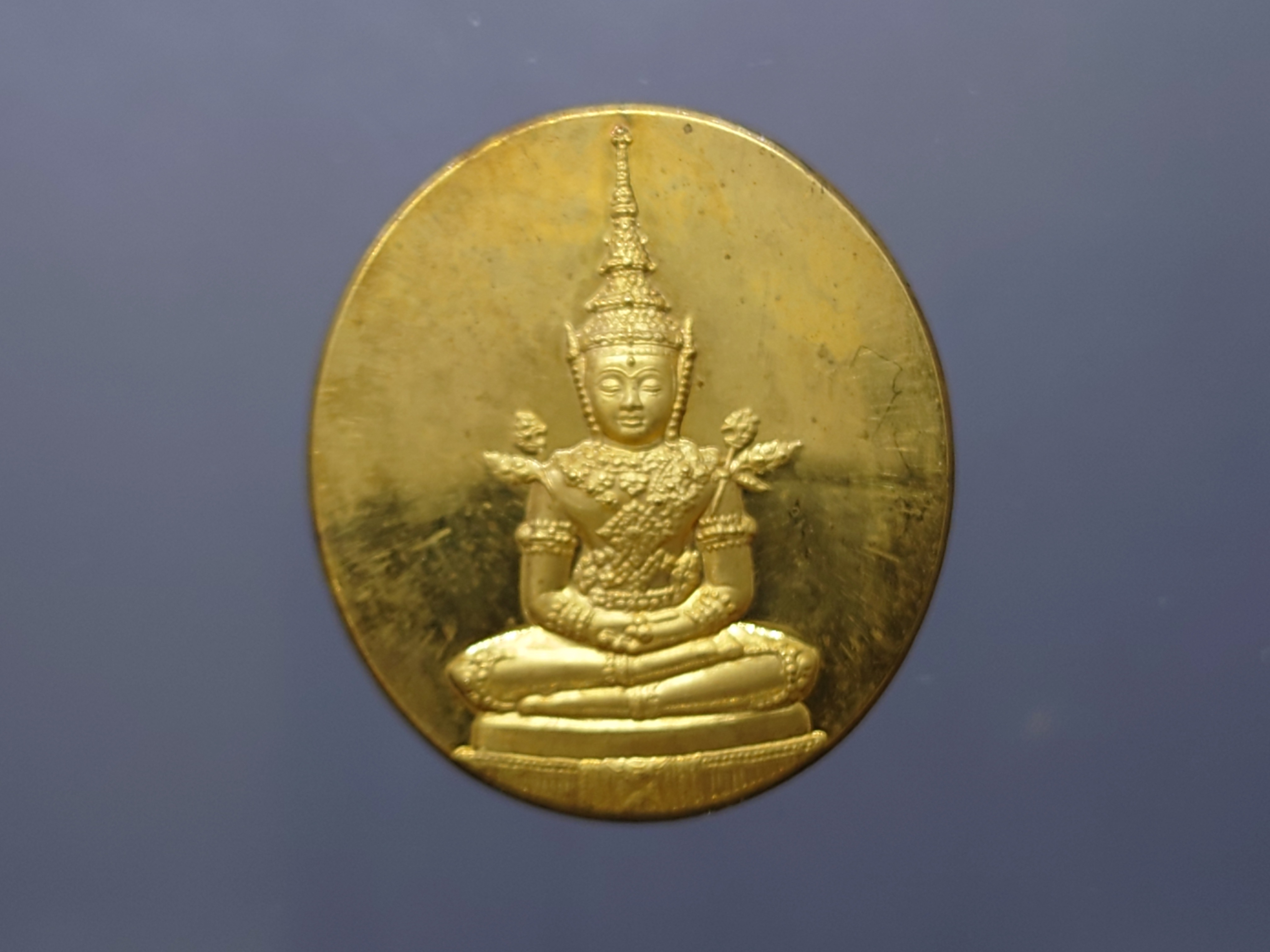 พระพุทธมหามณีรัตนปฏิมากร 72 พรรษา รัชกาลที่9 เนื้อกาหลั่ยทอง ม.จ.ร. สร้าง พิธีมหาพุทธาภิเษก ณ พระอุโบสถวัดพระศรีรัตนศาสดาราม ปี2542