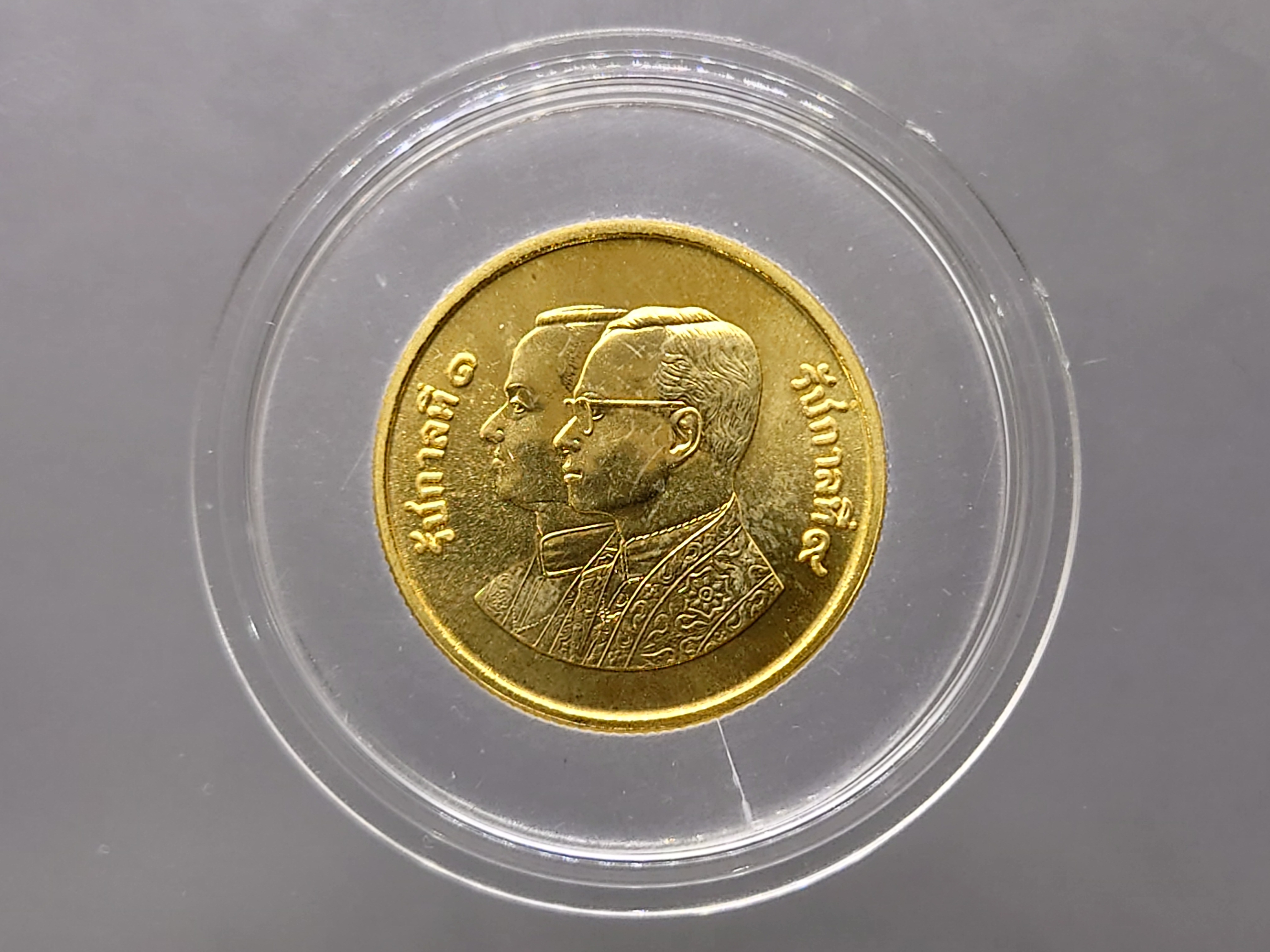 เหรียญทองคำ ชนิดราคา 9000 บาท (หนัก 15 กรัม) ที่ระลึกครบ 200 ปี สมโภชกรุงรัตนโกสินทร์ พ.ศ.2525