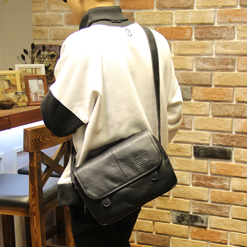 กระเป๋าสะพายข้างผู้ชาย รหัส A002