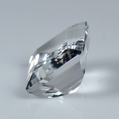**ขายแล้ว**พีทาไลท์ (Petalite) 3.36 กะรัต เนื้อใส รูปสี่เหลี่ยม หายากมาก
