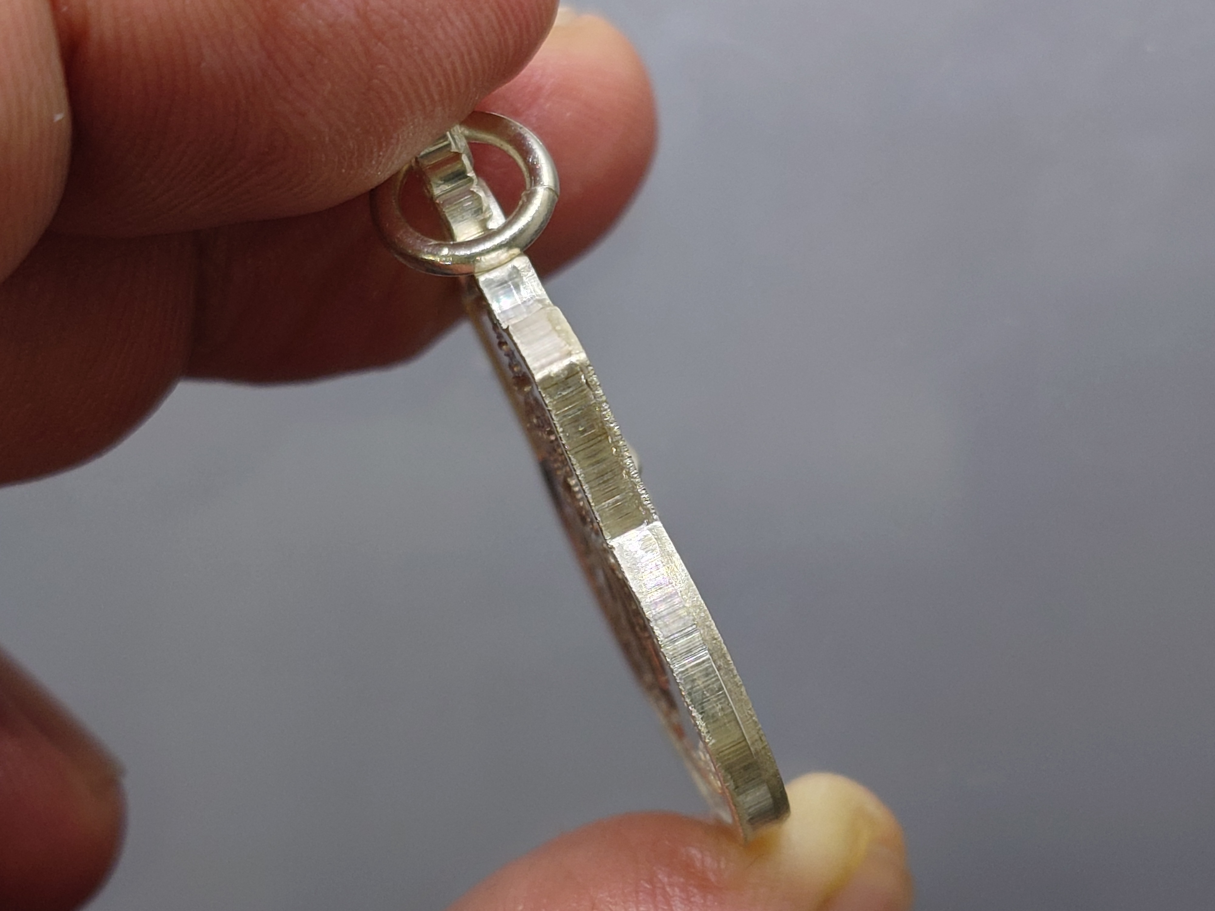 เหรียญที่ระลึกพระนเรศวรมหาราช รุ่น สู้ หลัง สก เนื้อเงิน พ.ศ.2548 พร้อมตลับเดิม