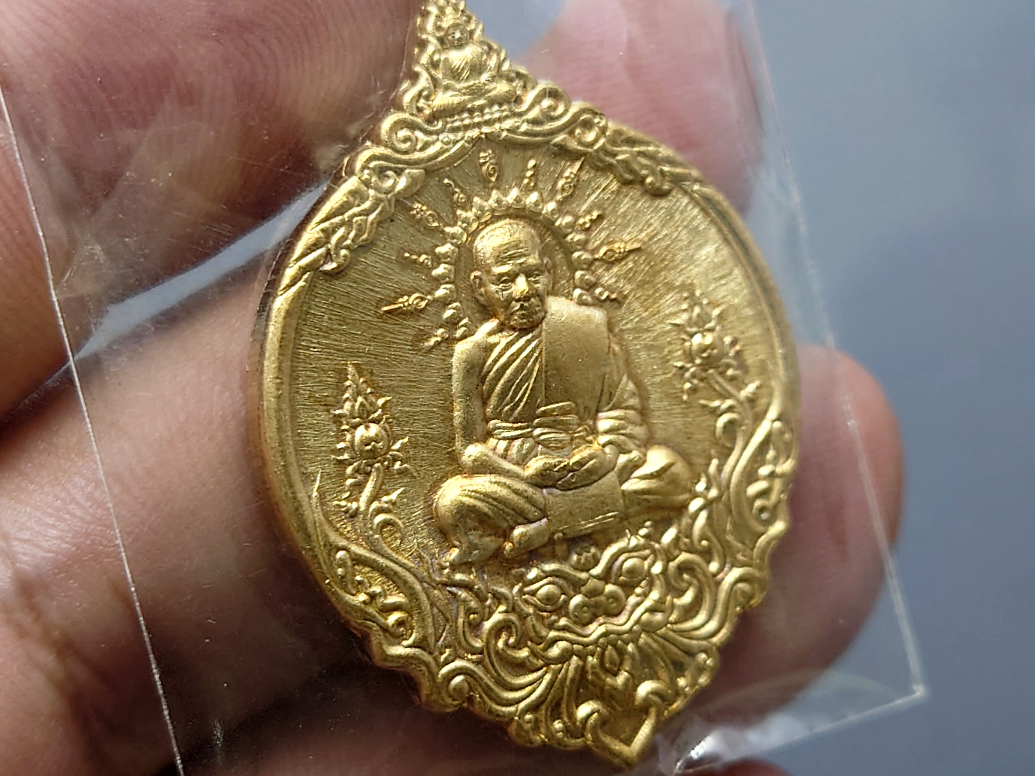 เหรียญหลวงพ่อพัฒน์ รุ่นเพชรน้ำเอก เนื้อทองทิพย์ (วัดสร้างเอง) โคท 6508 ซีลเดิมๆ