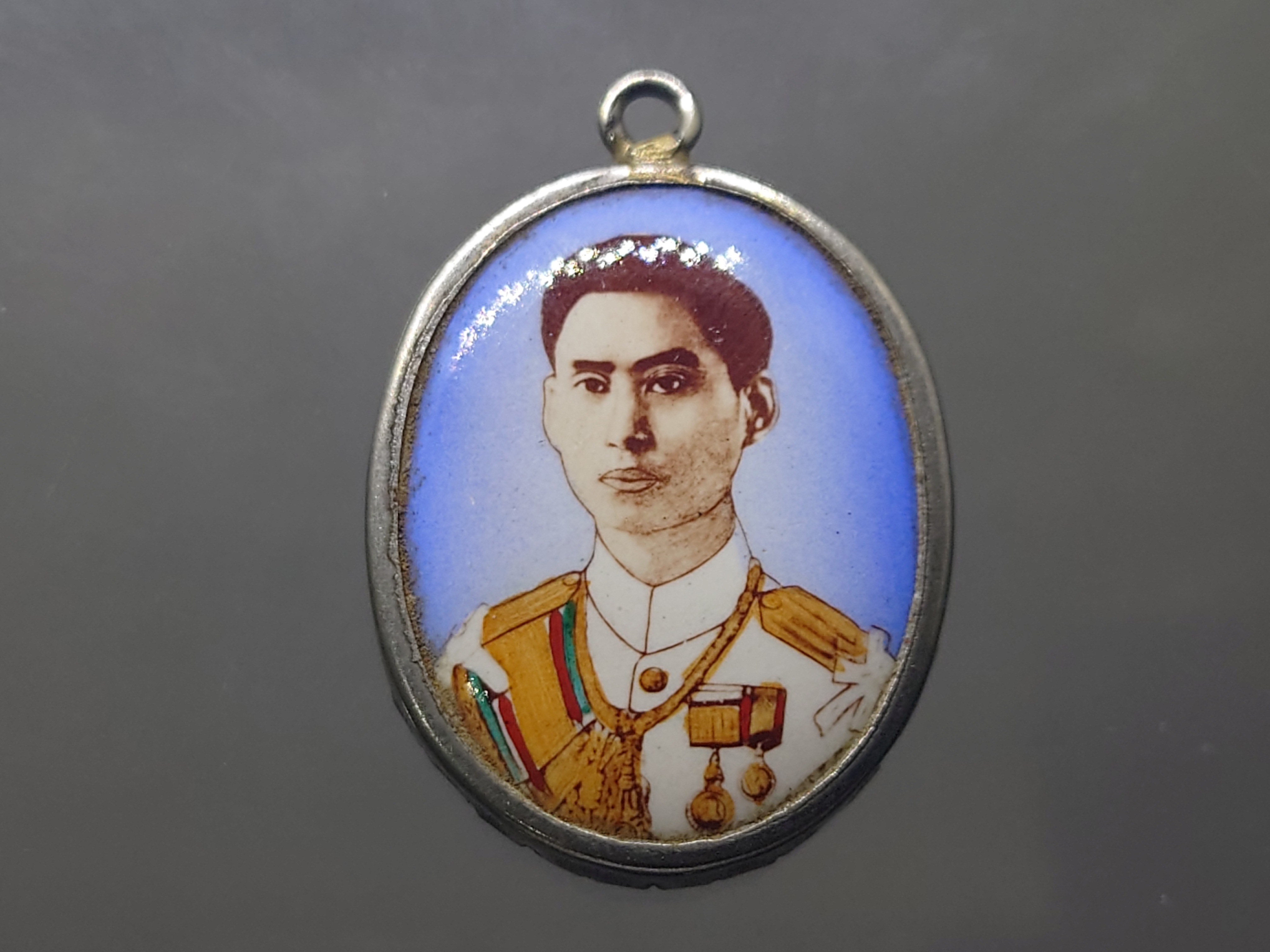 ล็อกเก็ต รัชกาลที่8 หลังพระปรมาภิไธย ย่อ อปร โรงพยาบาล อานันทมหิดล