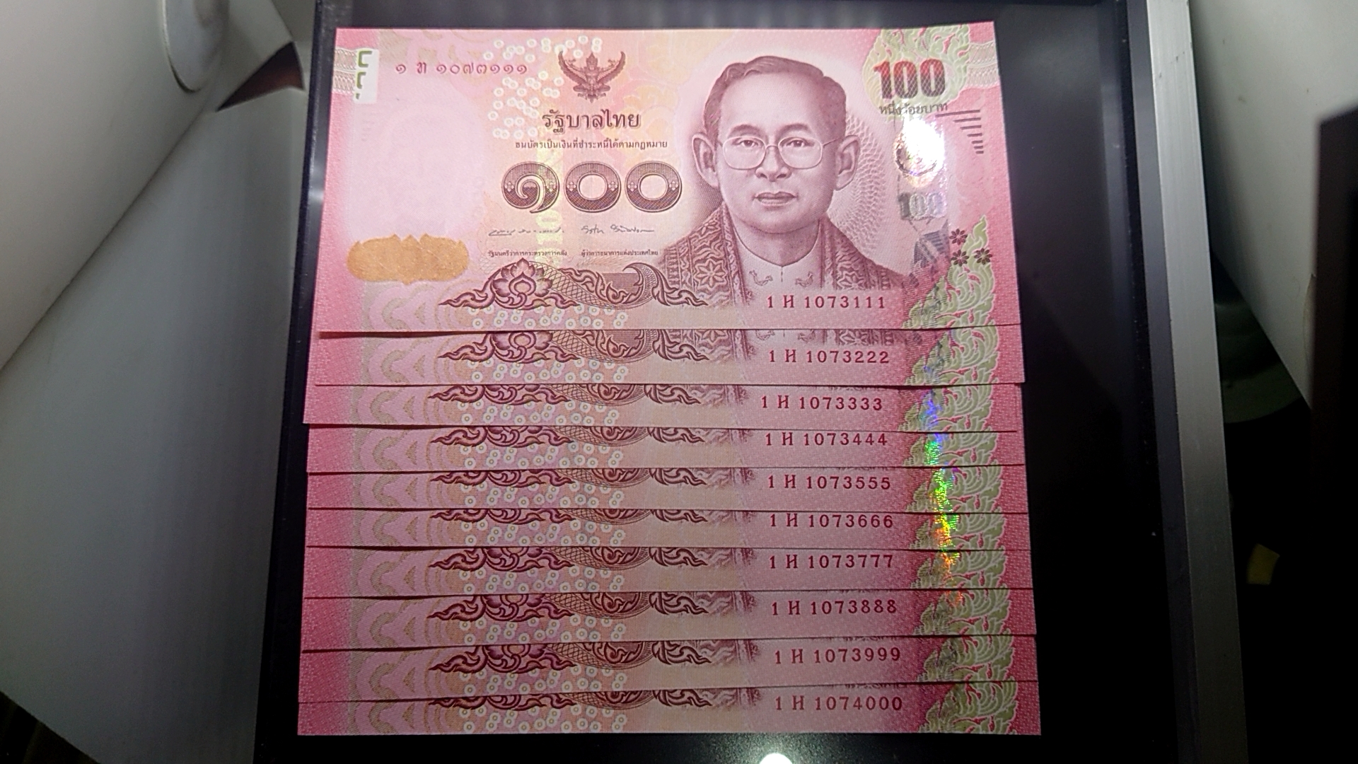 ธนบัตร 100 บาท แบบ 16 เลขตองท้าย 000-999 รัชกาลที่9 พ.ศ.2558 ไม่ผ่านใช้ (ราคาต่อ 1 ใบ)