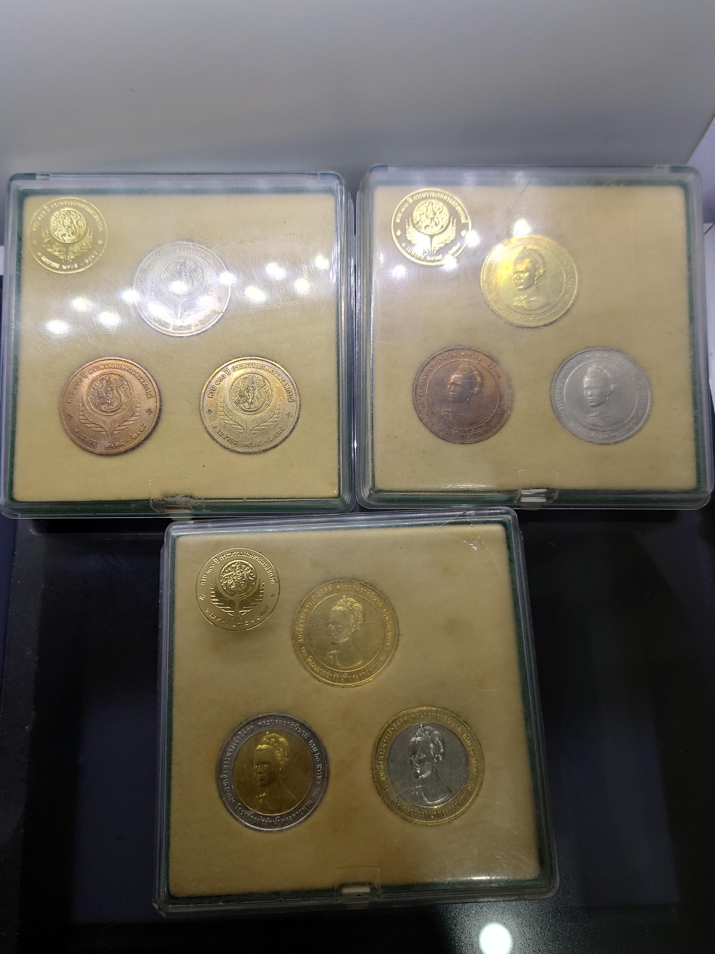เหรียญราชินีสดุดี ชุด 3 เหรียญ เนื้อกะไหล่ ที่ระลึกครบ 100 ปี กระทรวงเกษตรและสหกรณ์ พ.ศ.2535 พร้อมกล่องเดิม
