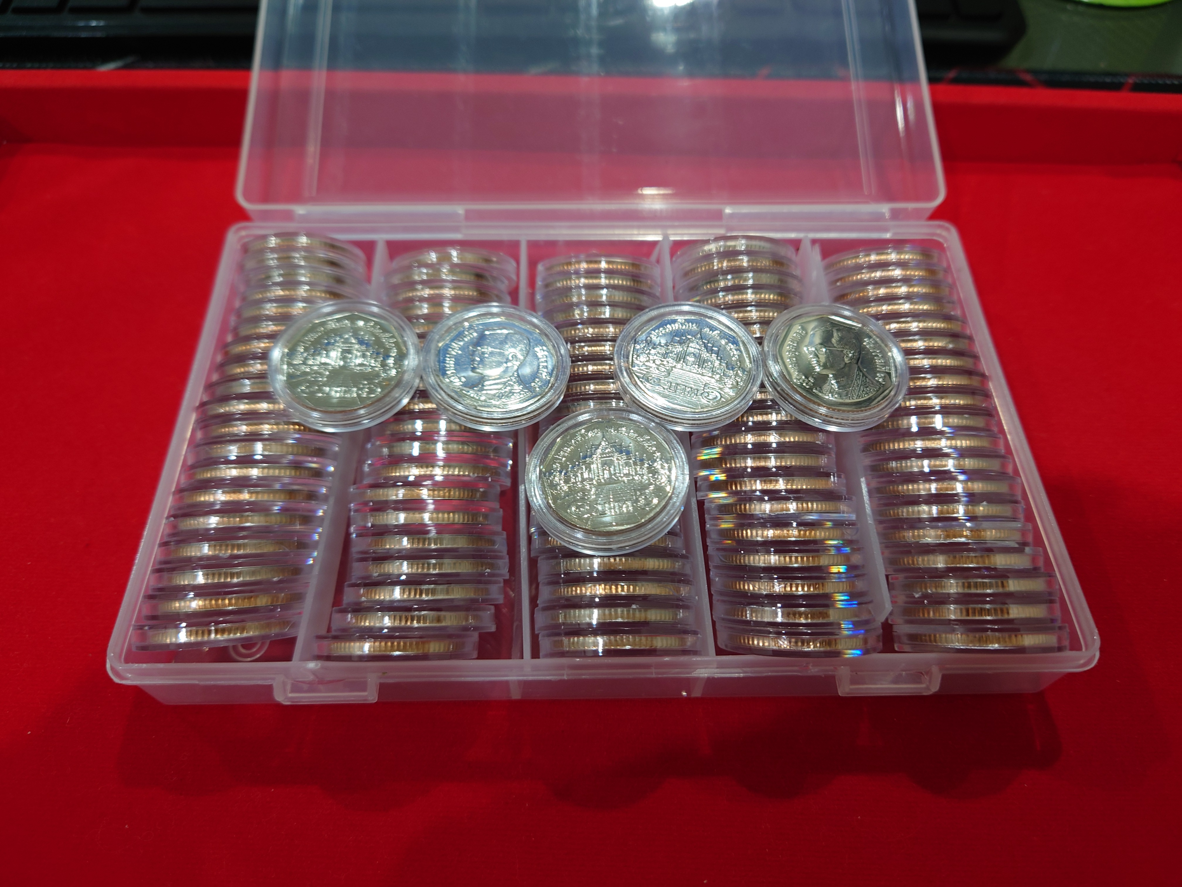 เหรียญยกกล่อง (100 เหรียญ พร้อมตลับ) เหรียญหมุนเวียน 5 บาท หลังพระอุโบสถวัดเบญจม พศ.2550 ไม่ผ่านใช้