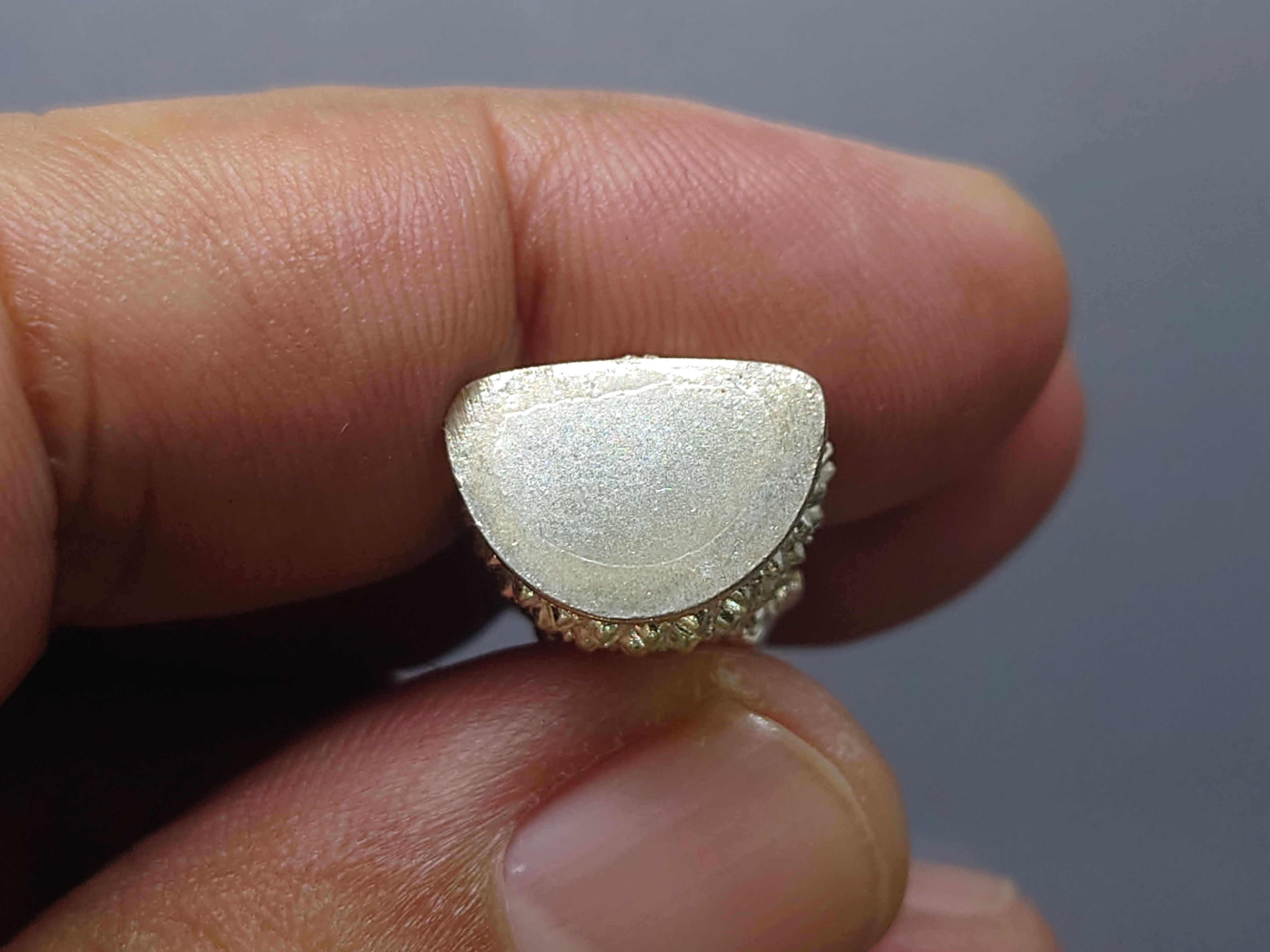 พระกริ่งจีน ต้าเยิ่นถะ เนื้อเงิน โครงการสร้างอาคารเรียน โรงเรียนกาญจนาภิเษกสมโภช ออก วัดบวรนิเวศวิหาร ปี2539 พร้อมกล่องเดิม