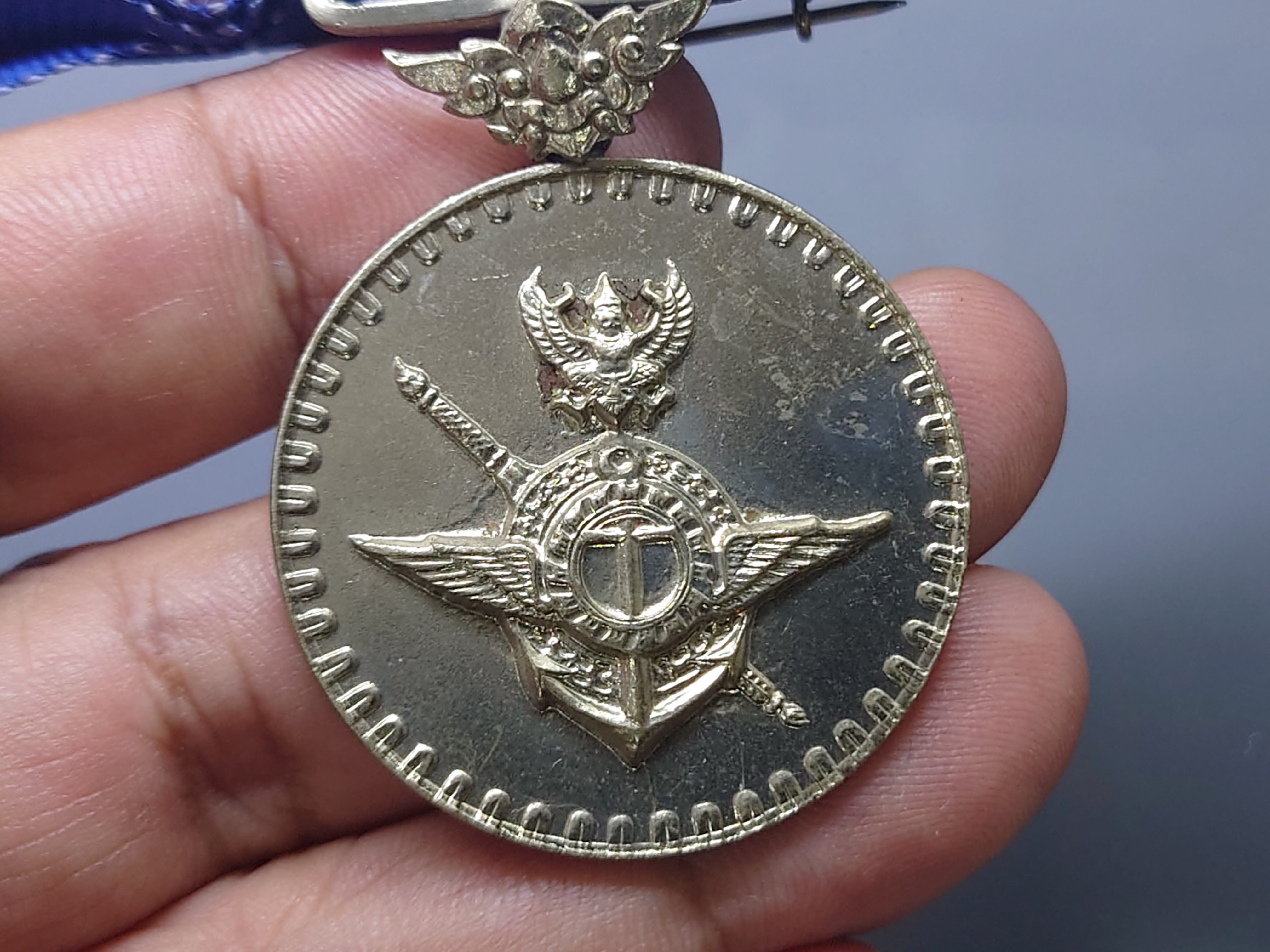 เหรียญแพรแถบ สนองเสรีชน แพรเดิมๆ สภาพสวย