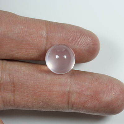 โรสควอตซ์ (Rose Quartz) 7.06 กะรัต รูปกลมหลังเบี้ย สีชมพู